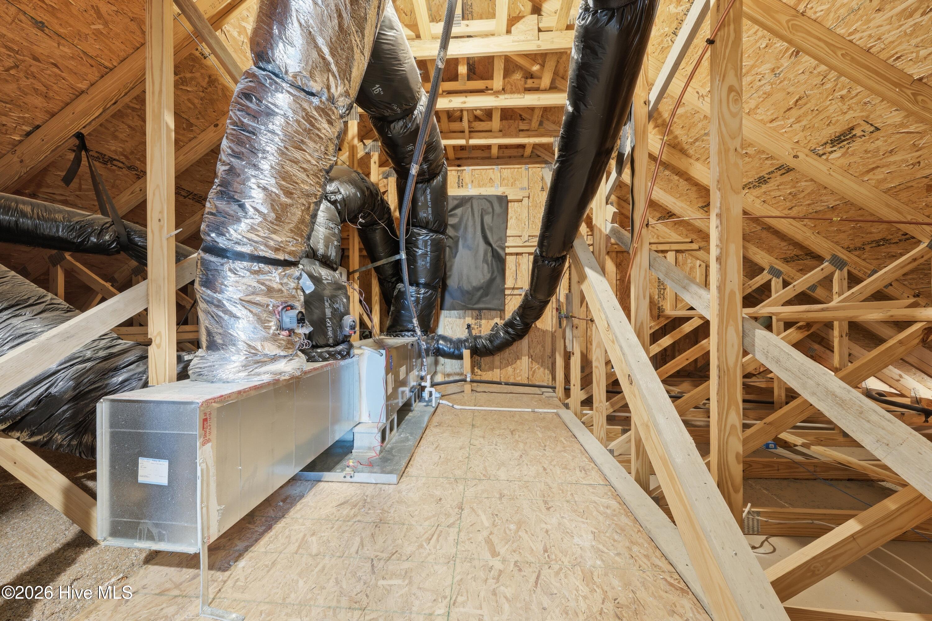 100564310 | Photo 51