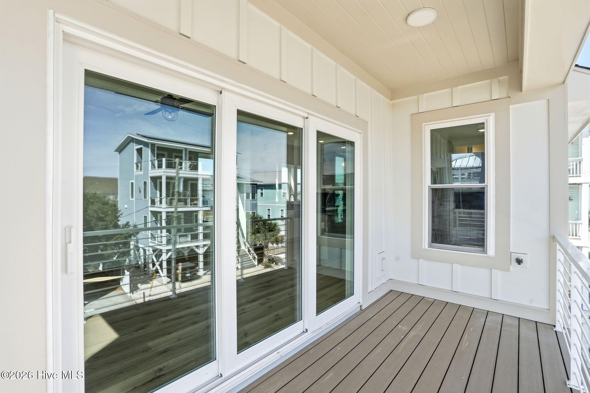 100561284 | Photo 60