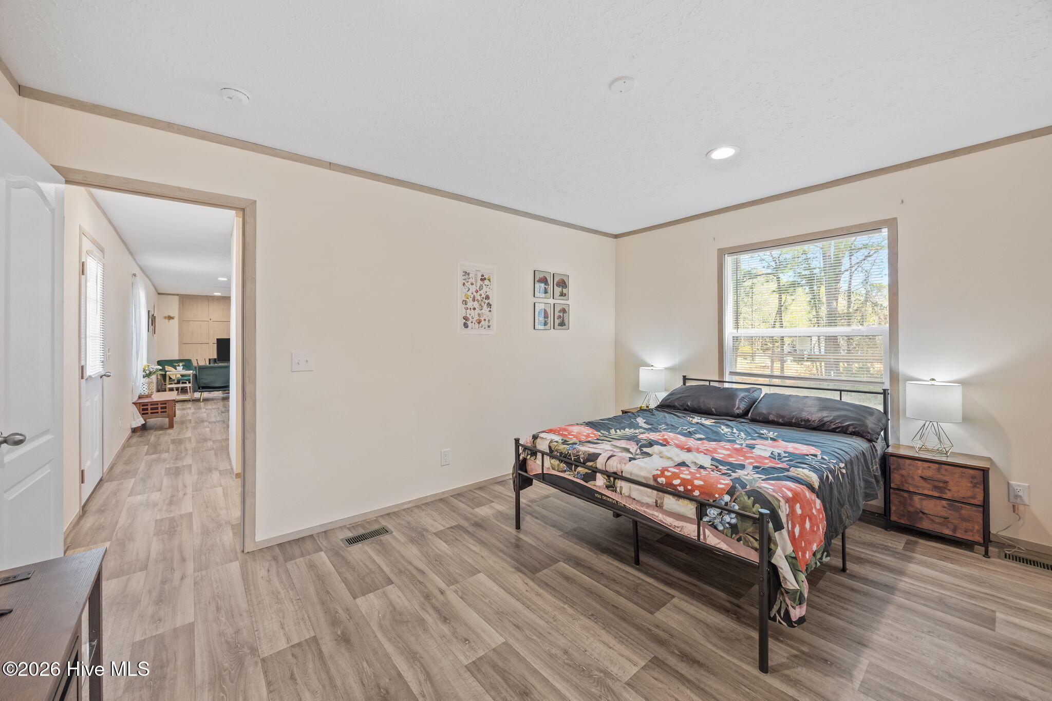 100558826 | Photo 15