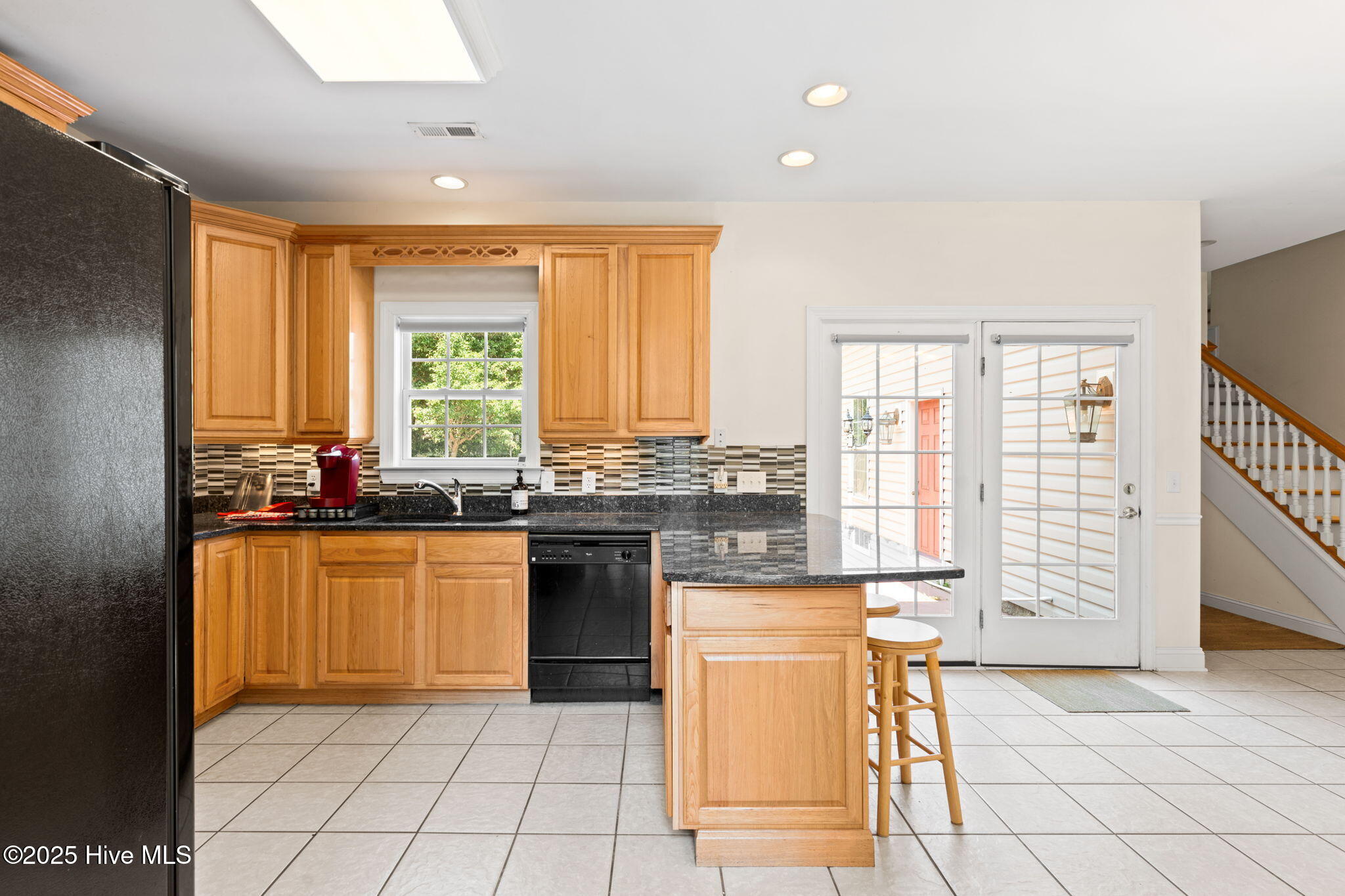 100522413 | Photo 11