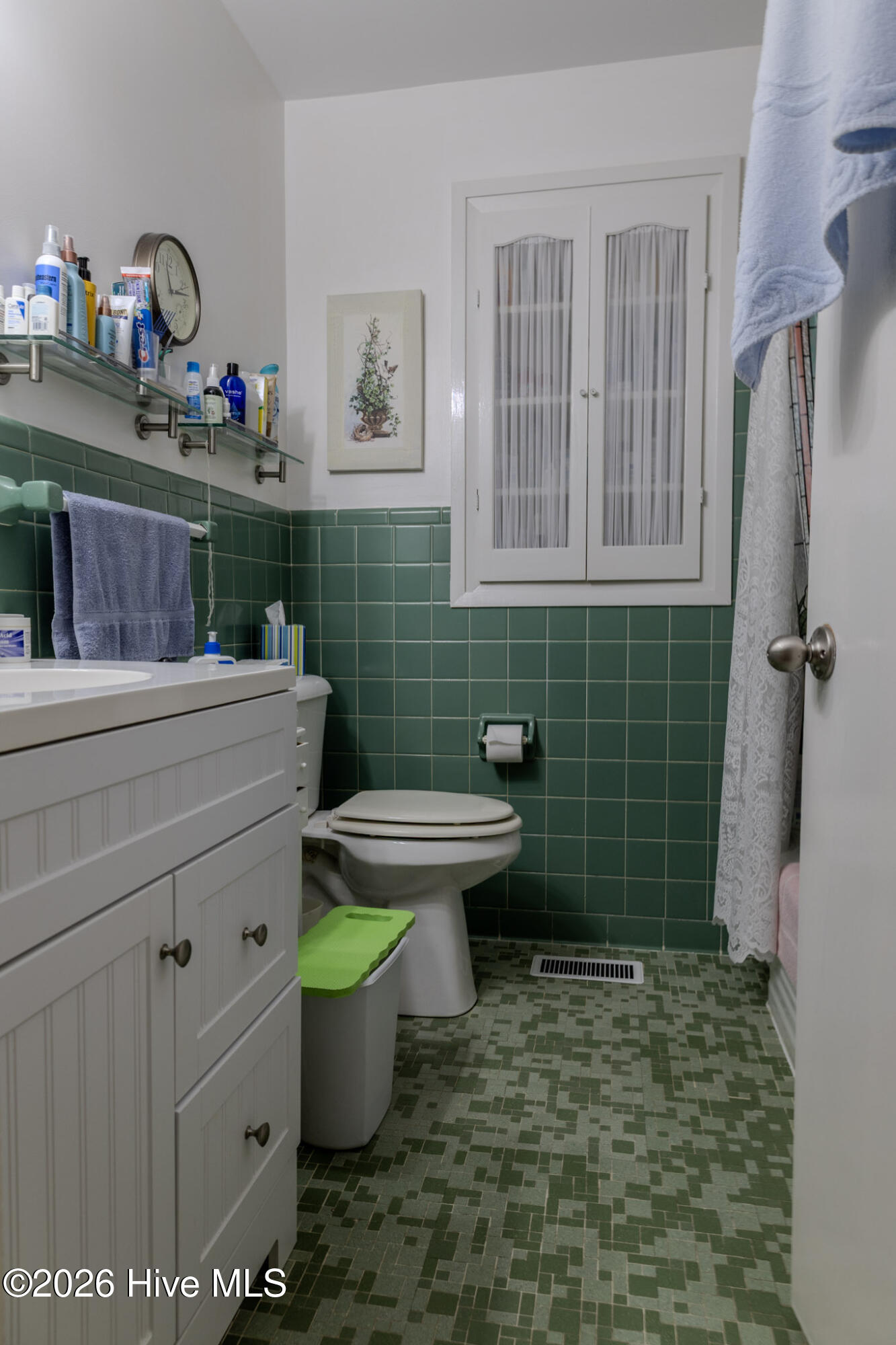 100561146 | Photo 15