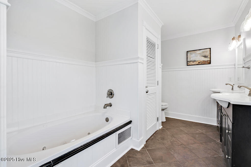 100508979 | Photo 84