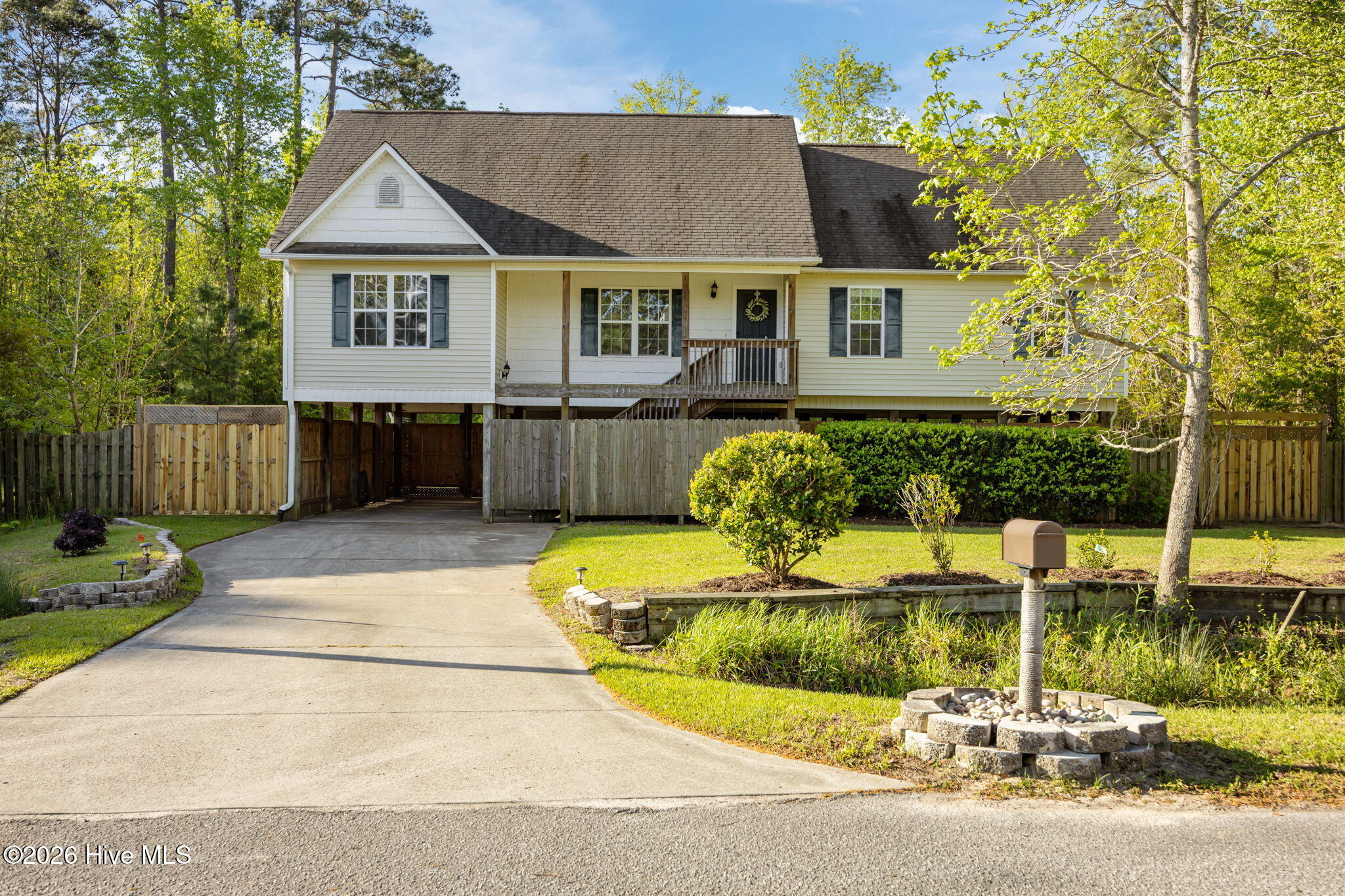 100564597 | Photo 51