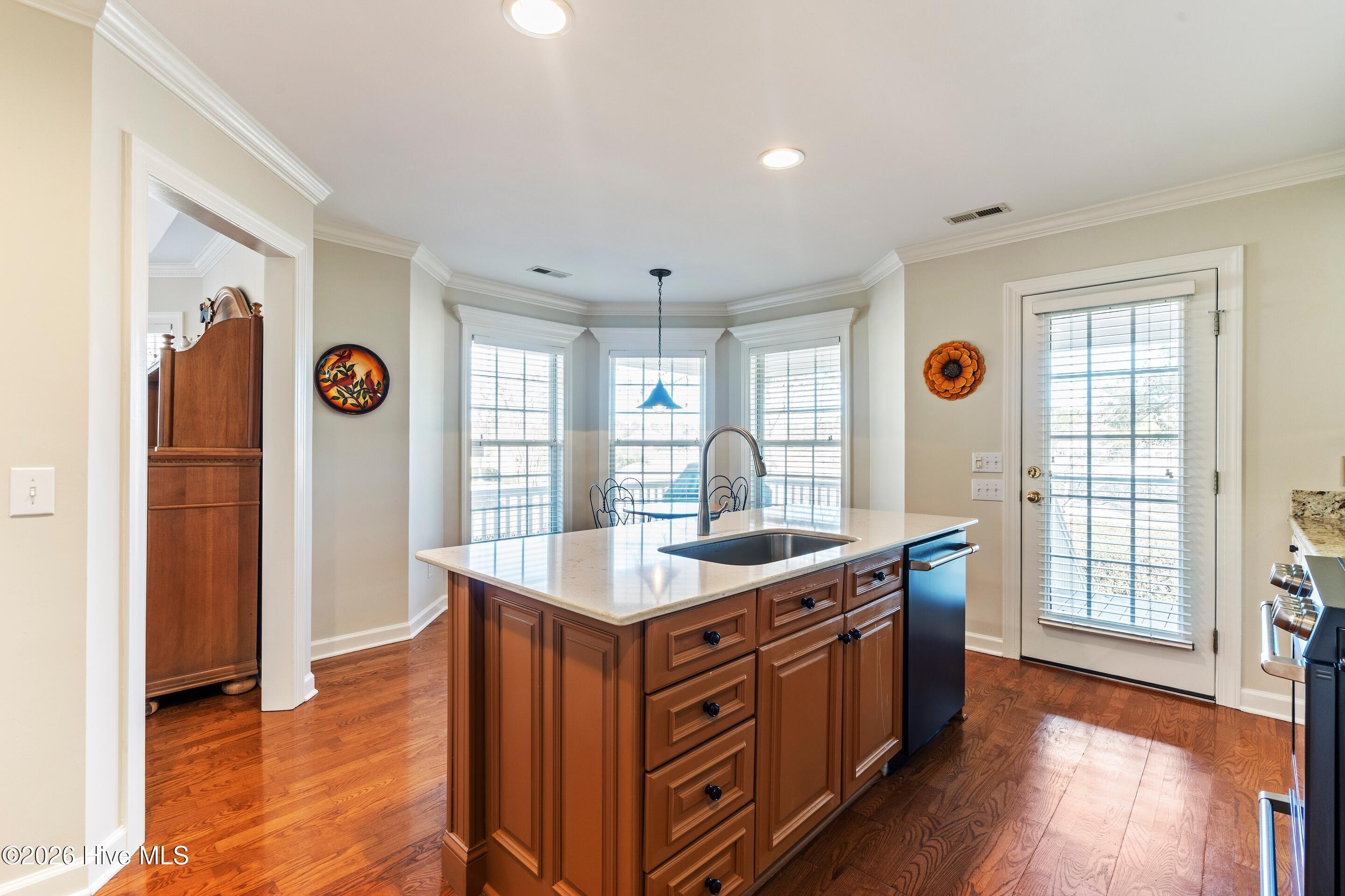 100549552 | Photo 30