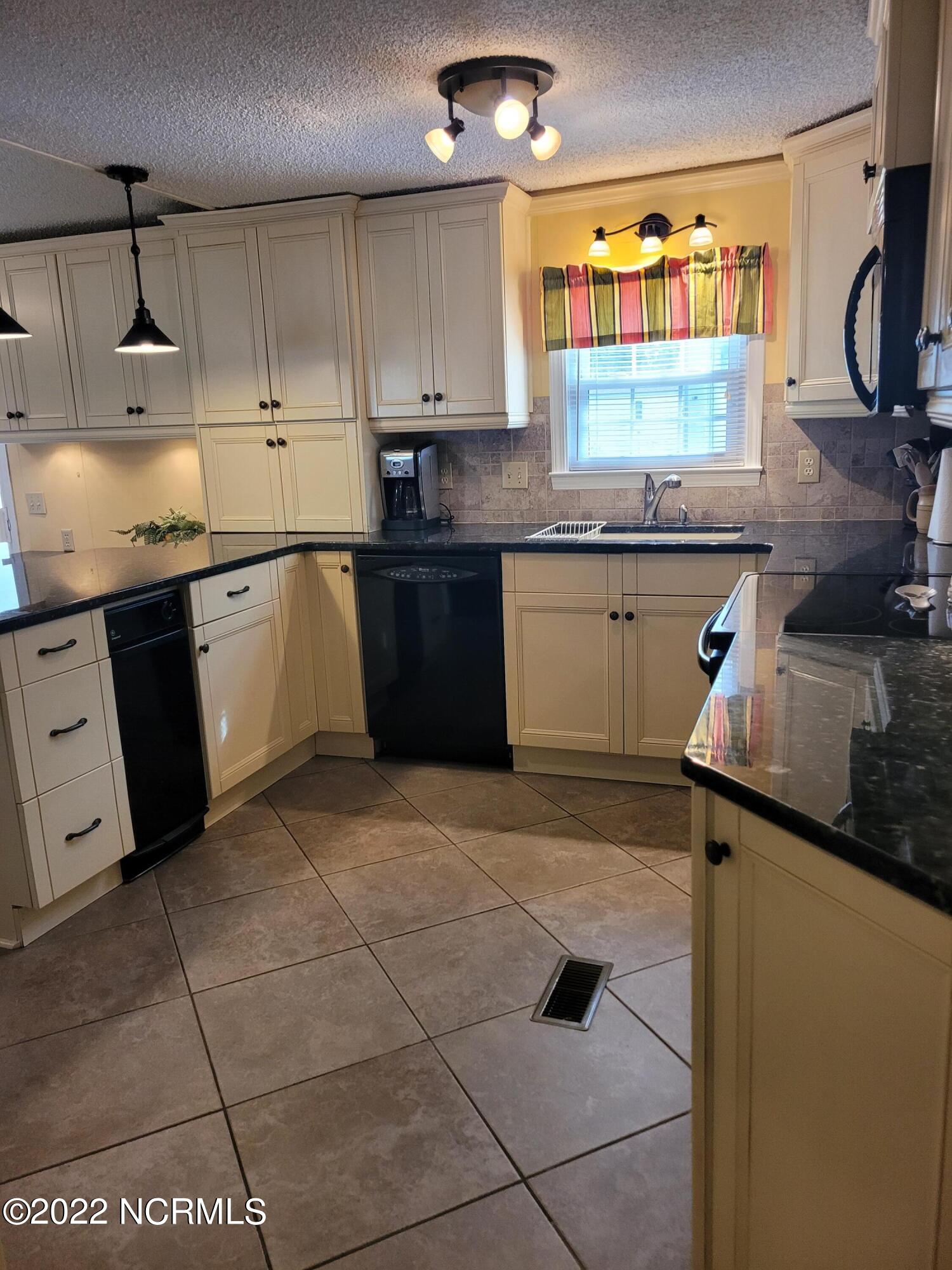 100538759 | Photo 11