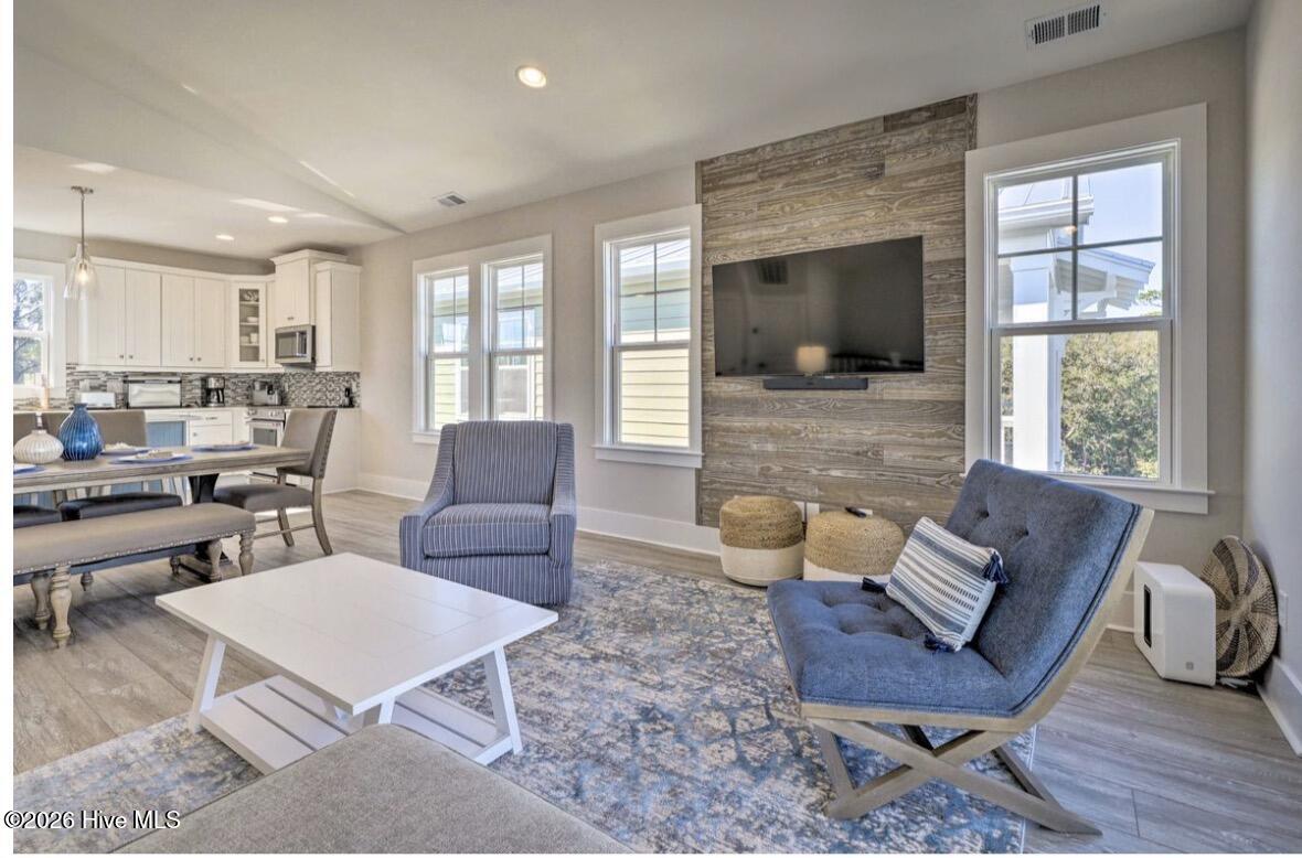 100563355 | Photo 10