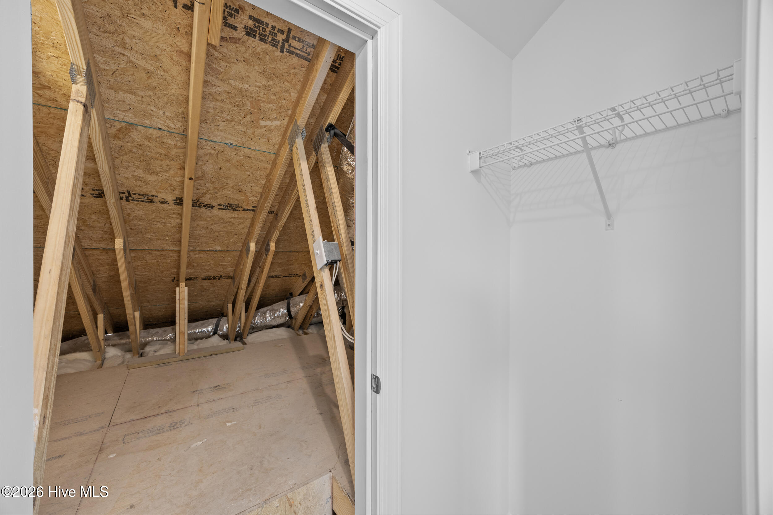 100527055 | Photo 33