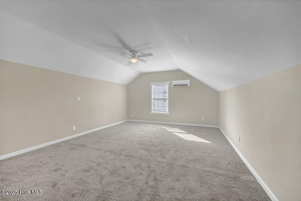 100543937 | Photo 22