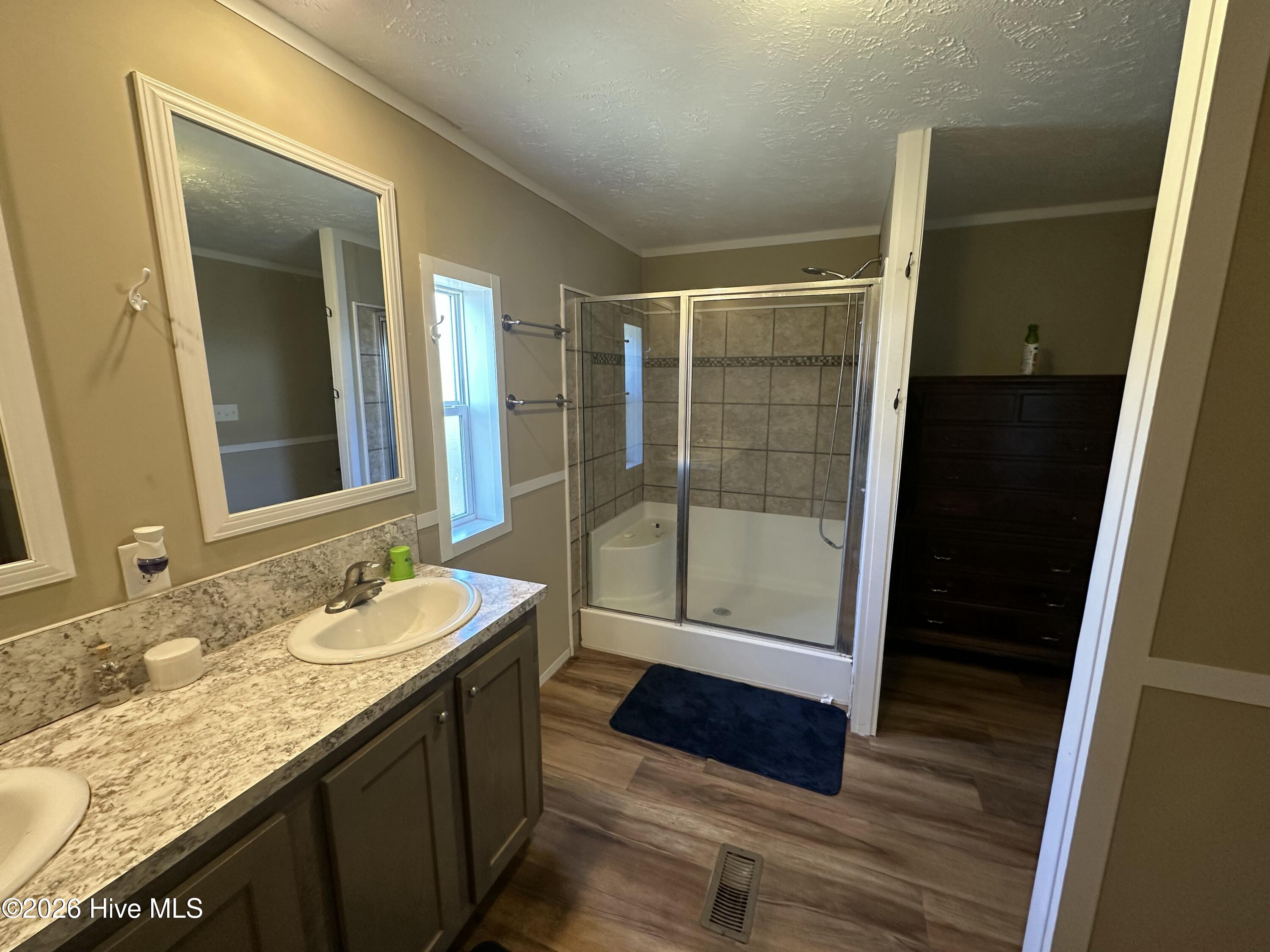 100570080 | Photo 27