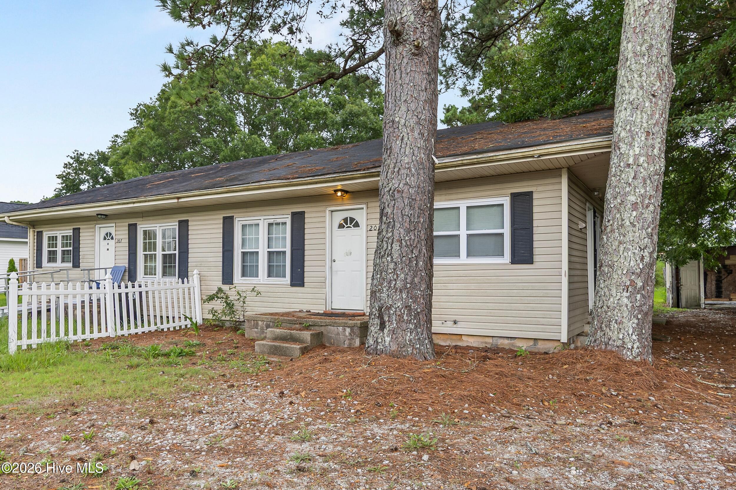 1st image of 207&209 W Bridgers Street, Burgaw, NC 28425 | MLS# 100591864