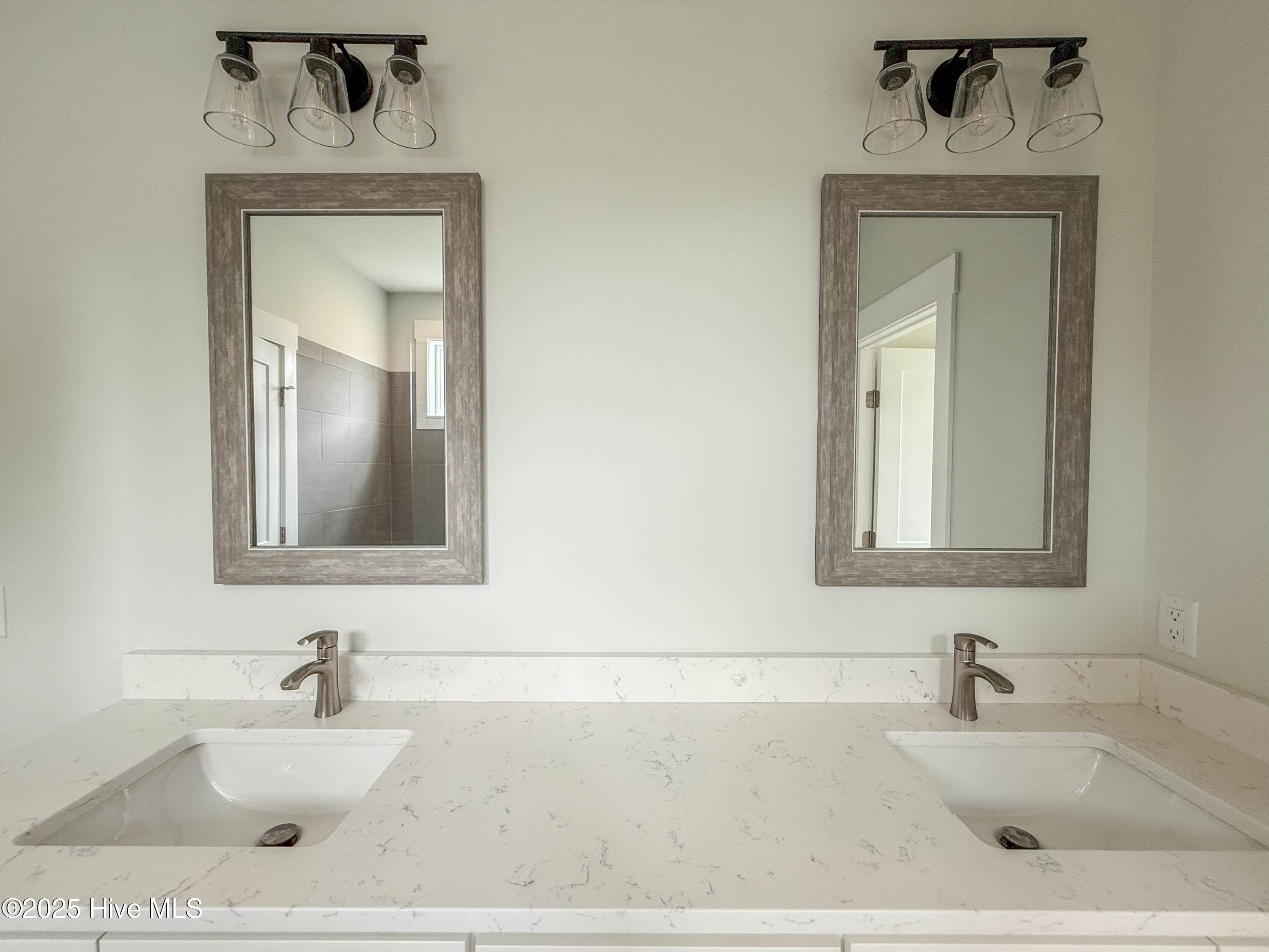 100559768 | Photo 29