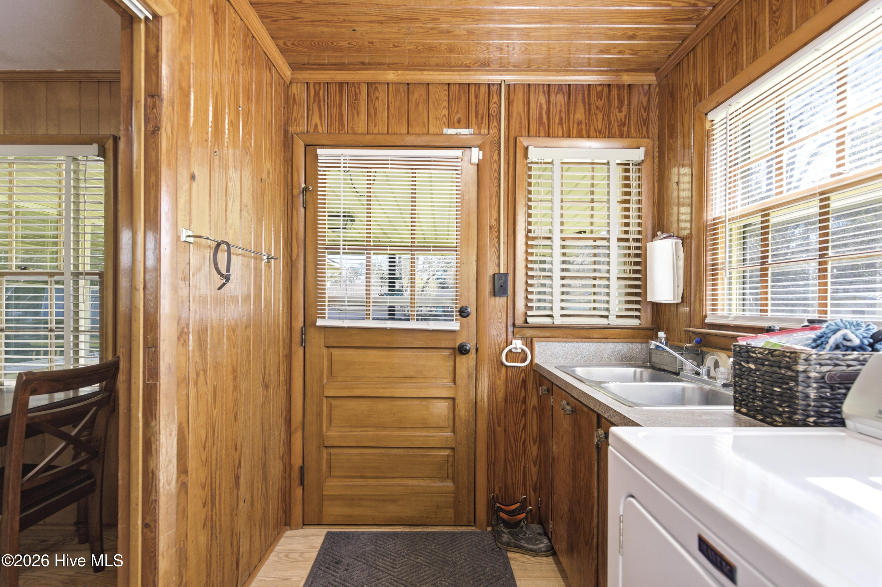 100561797 | Photo 44