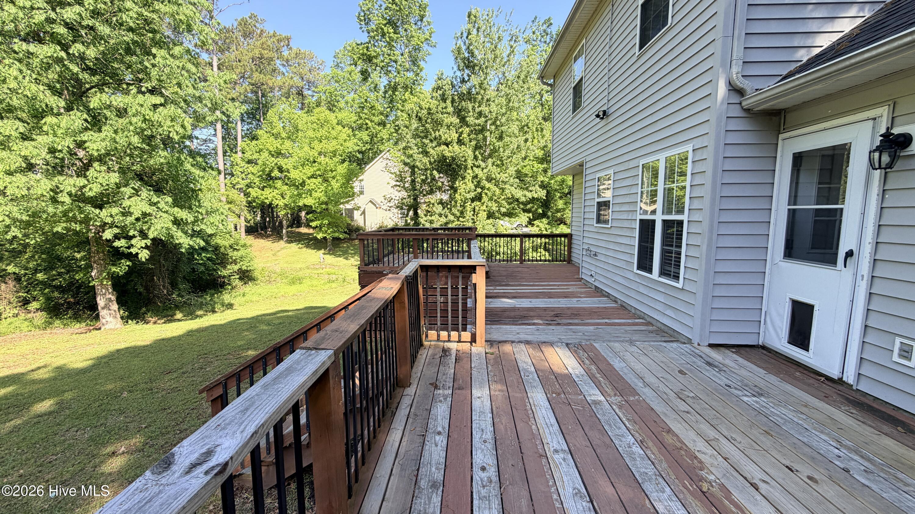 100569360 | Photo 29