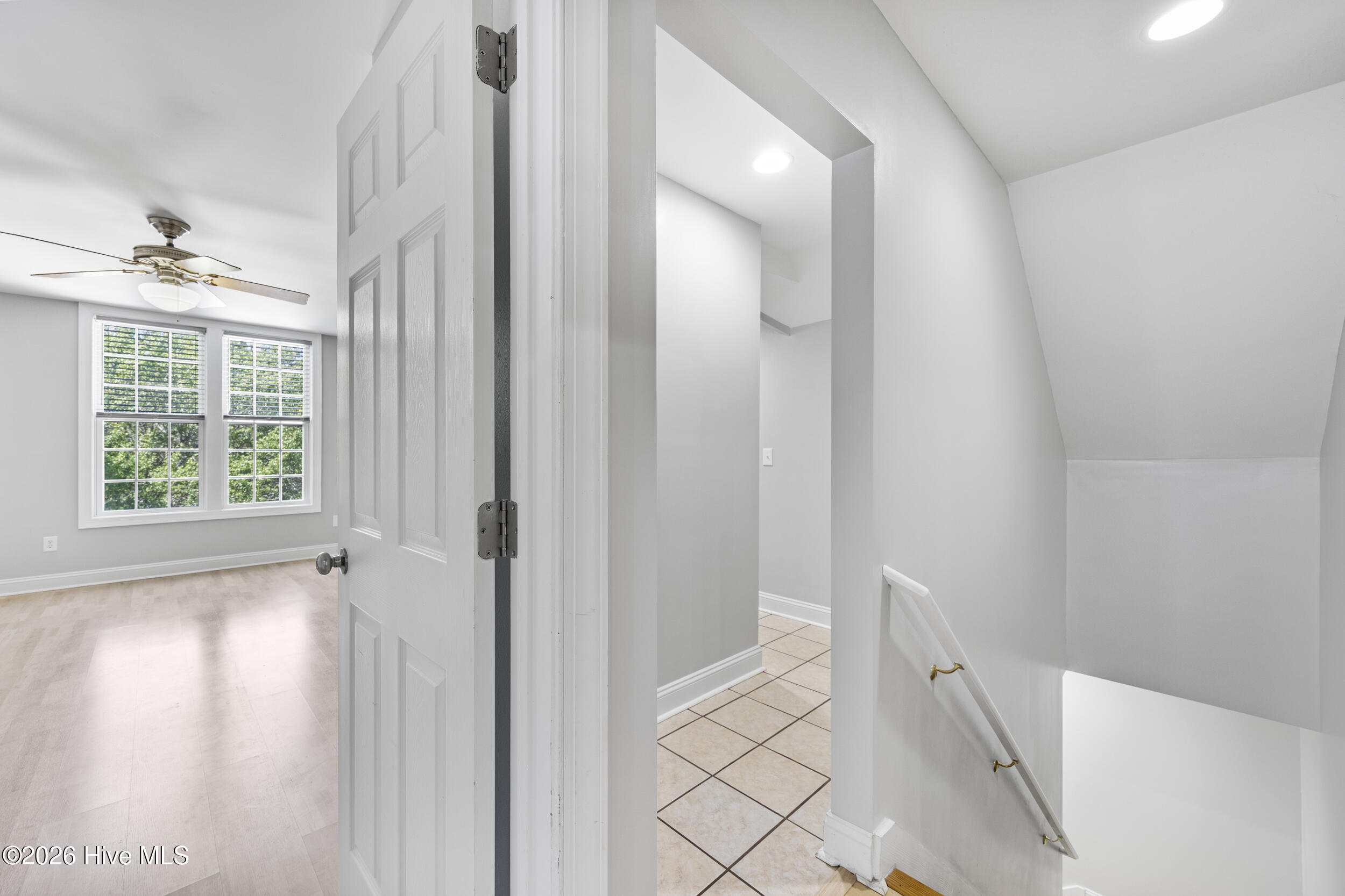 100569506 | Photo 51