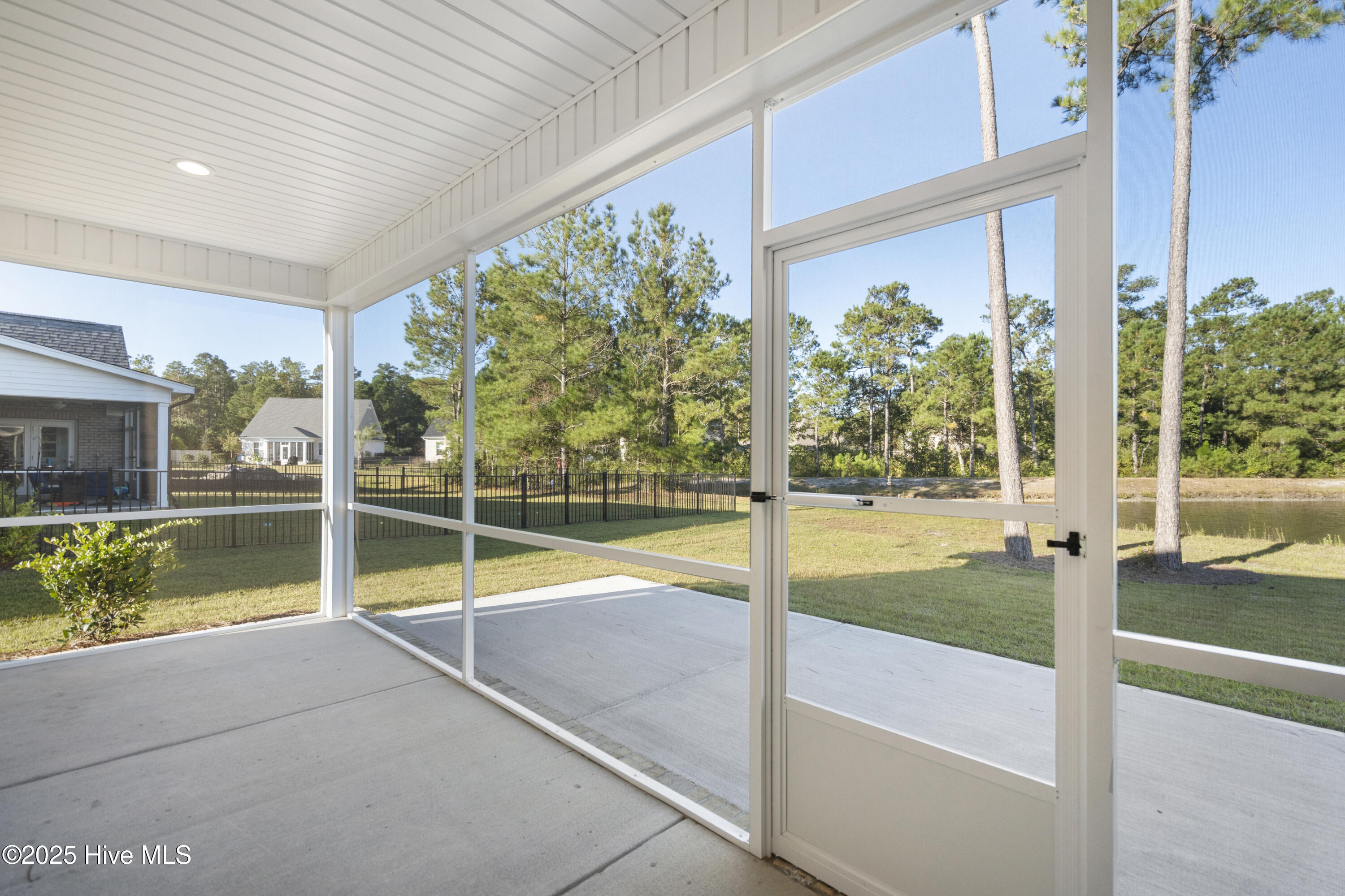 100493135 | Photo 50