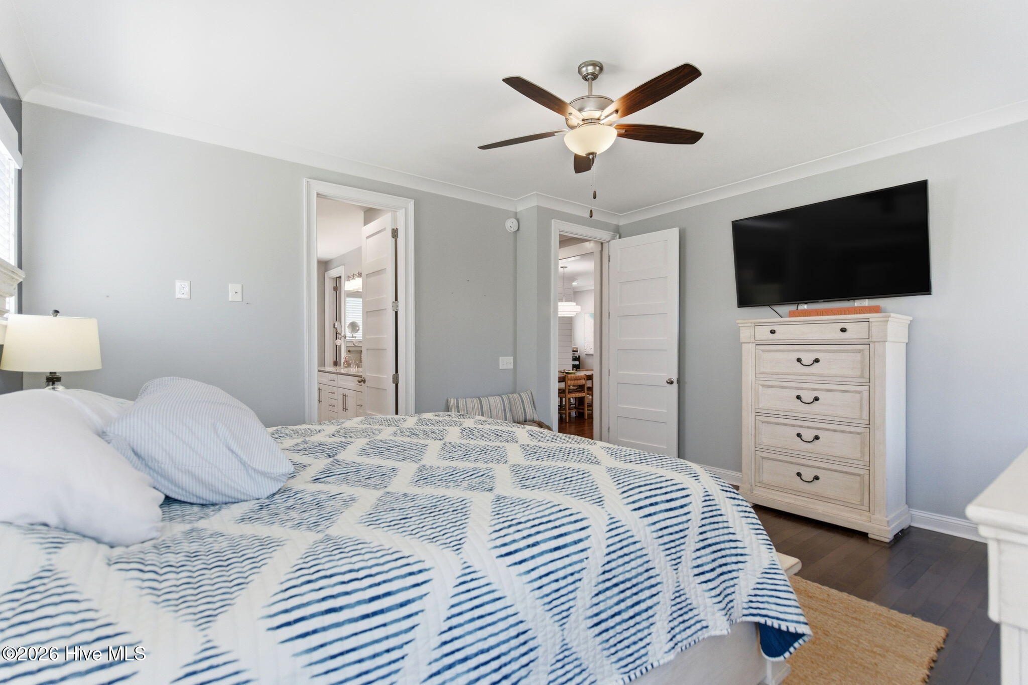 100570056 | Photo 26