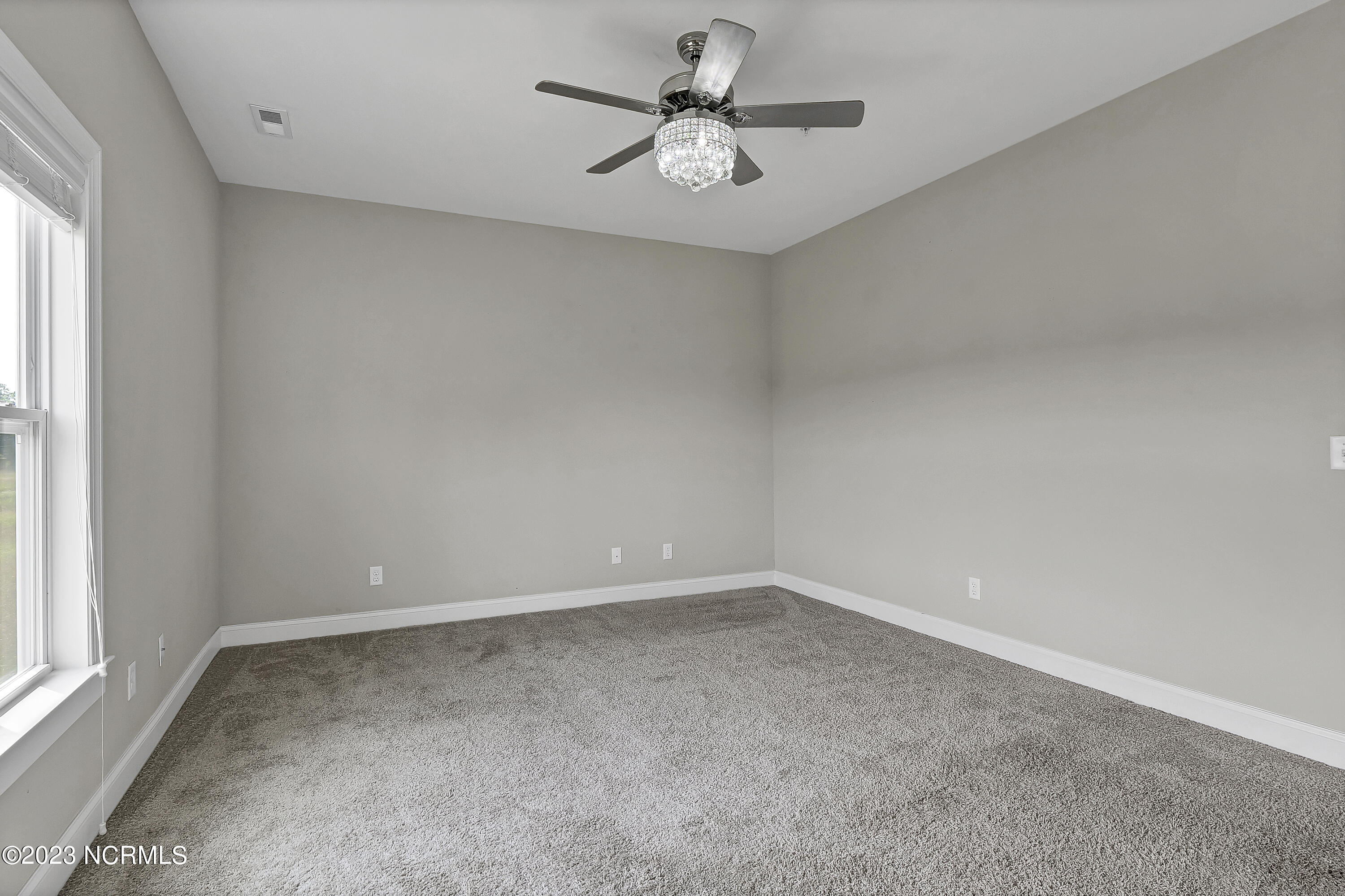 100549733 | Photo 25