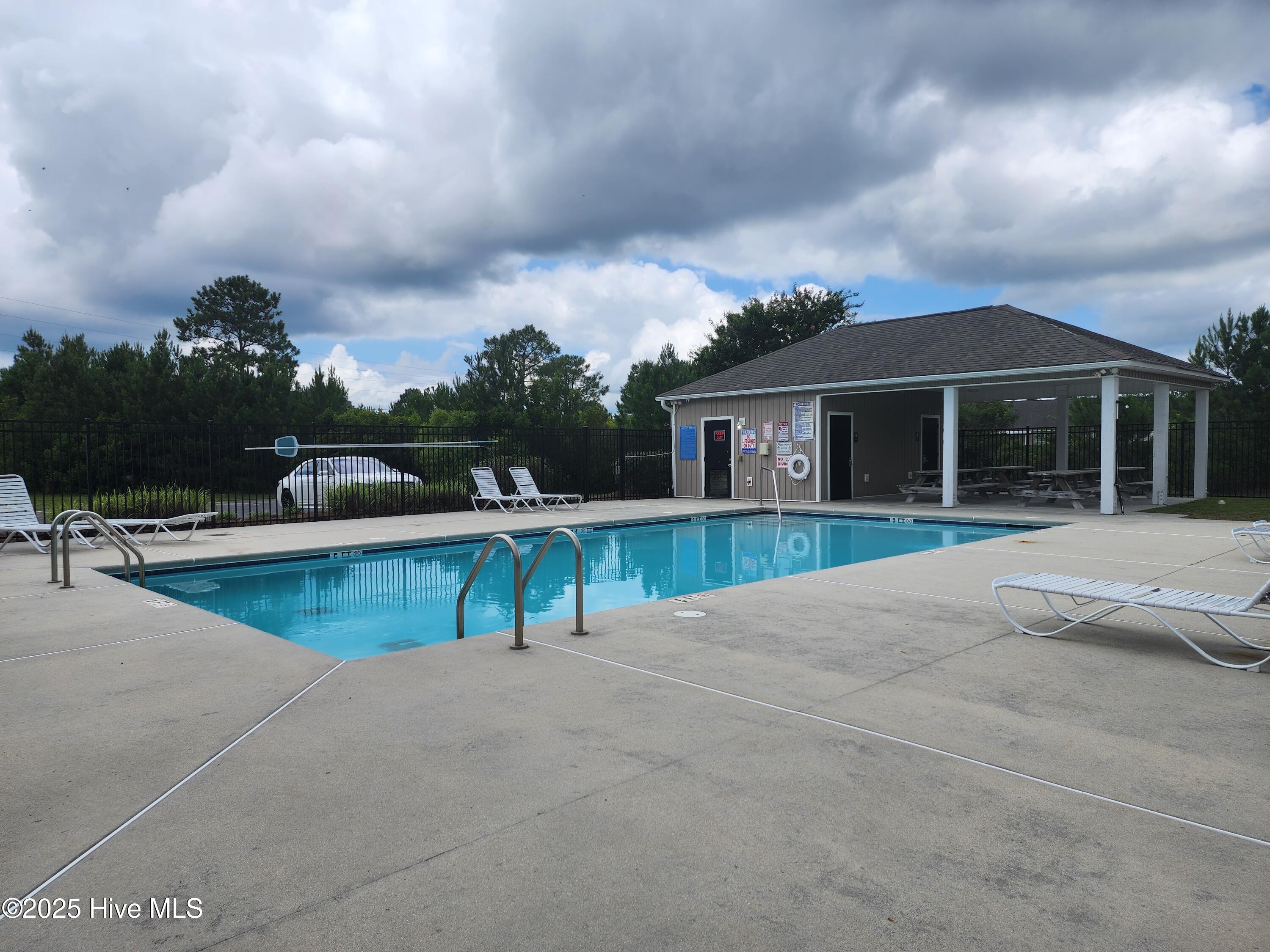 100563623 | Photo 42