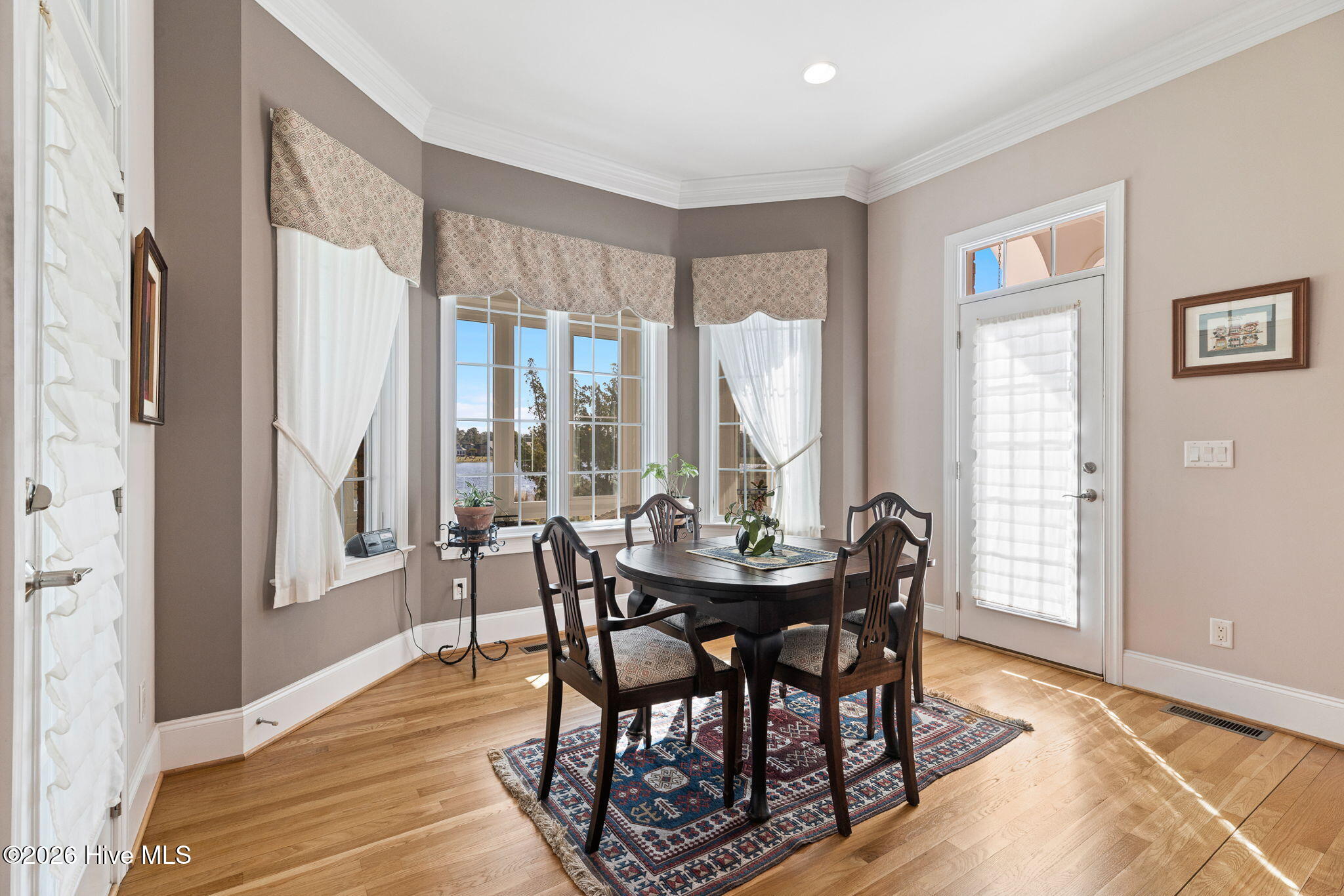 100560787 | Photo 25