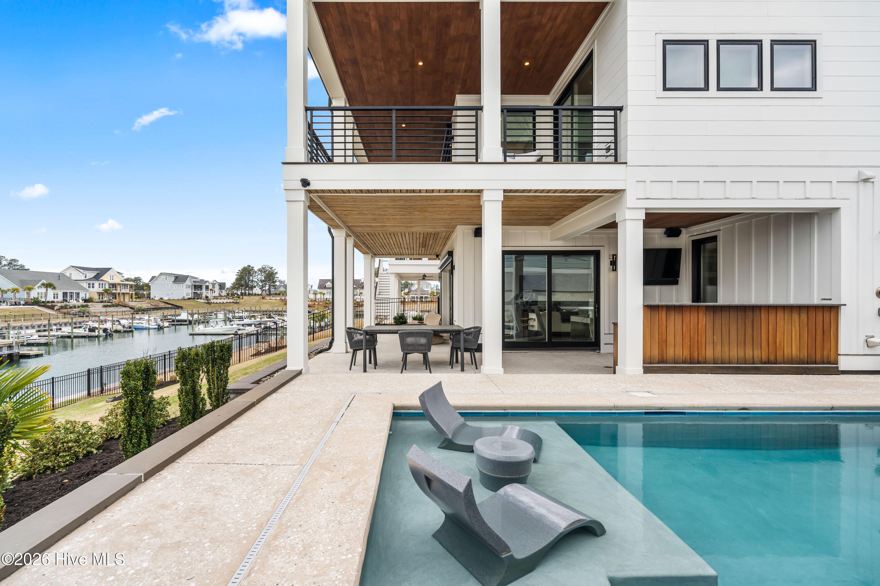 100567165 | Photo 102