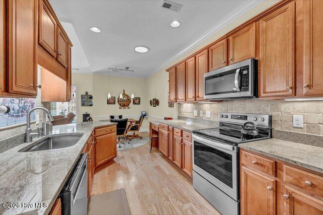 100554384 | Photo 12