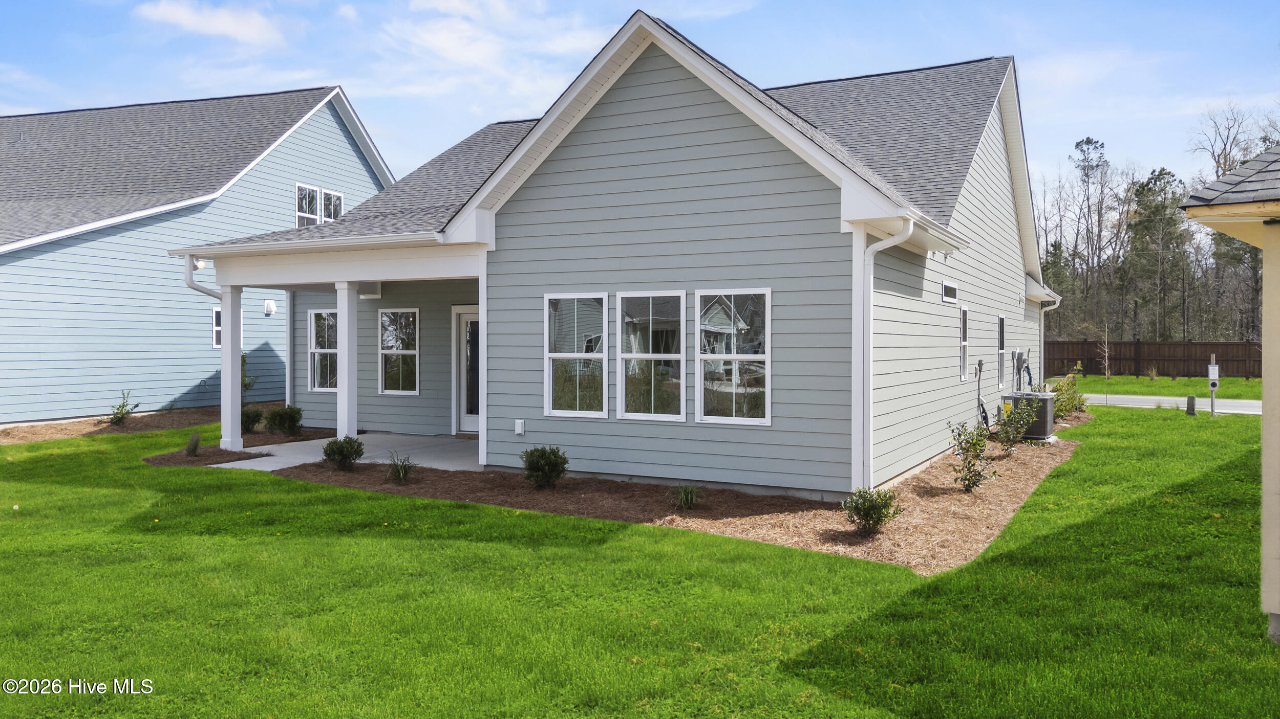 100561825 | Photo 35