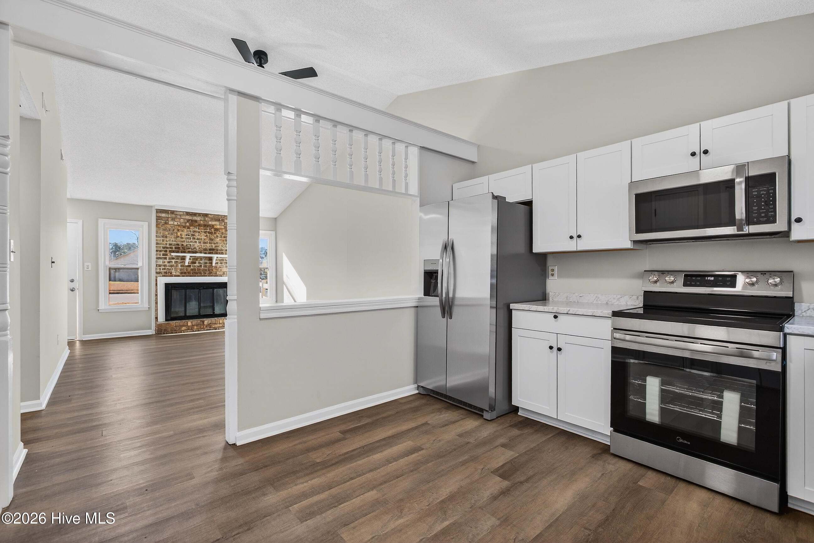 100549114 | Photo 11