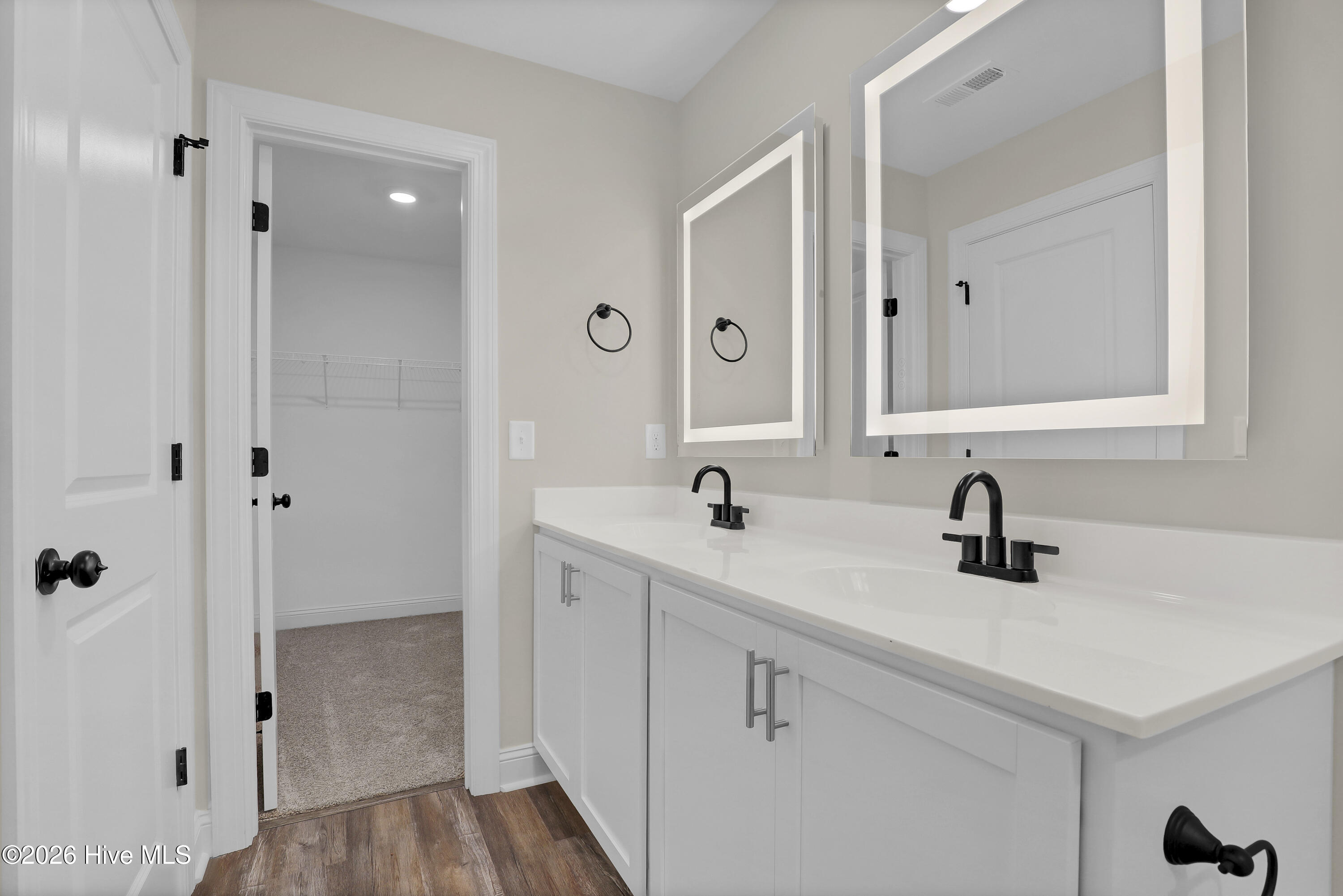 100537571 | Photo 22