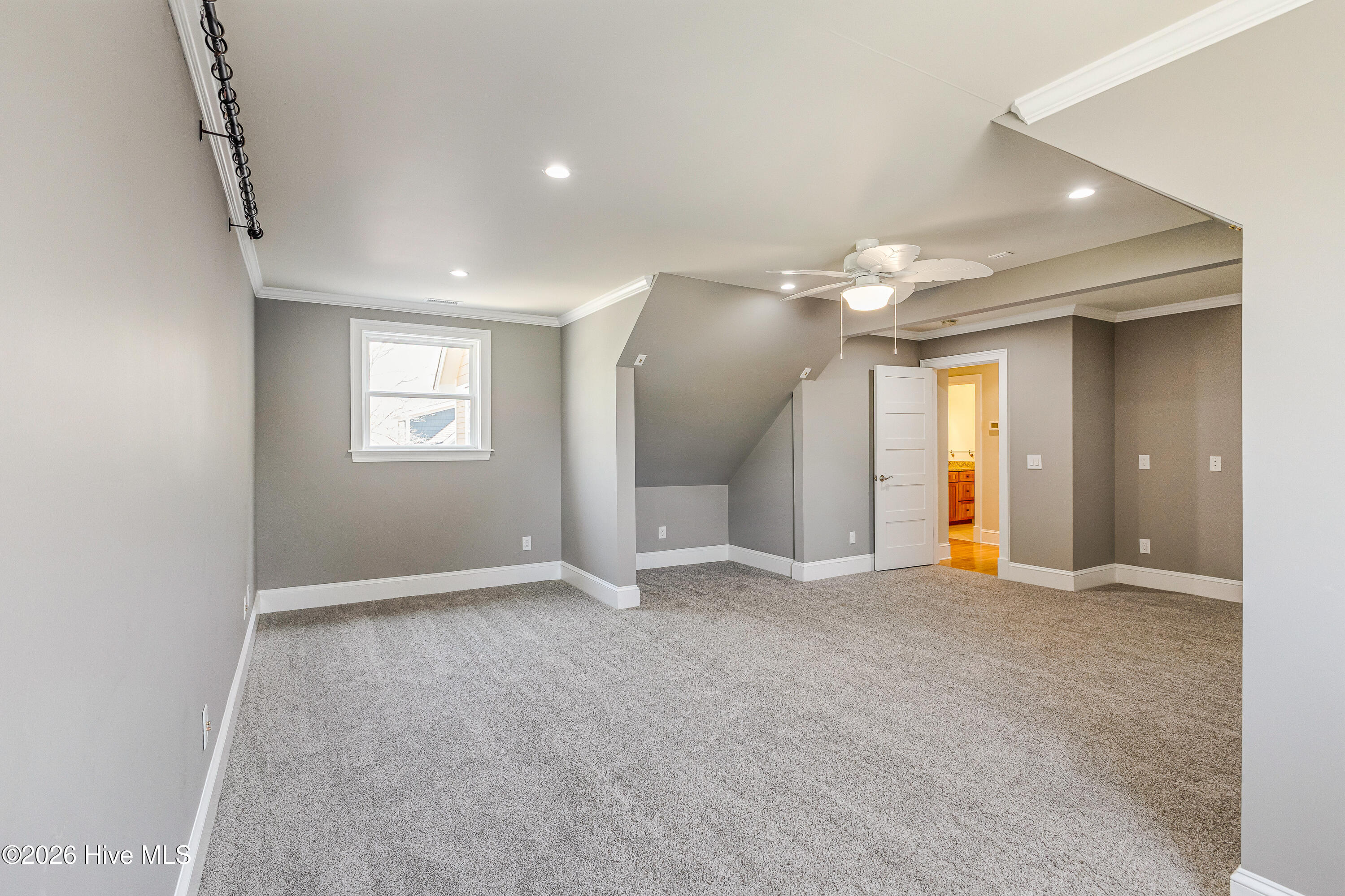 100563168 | Photo 42