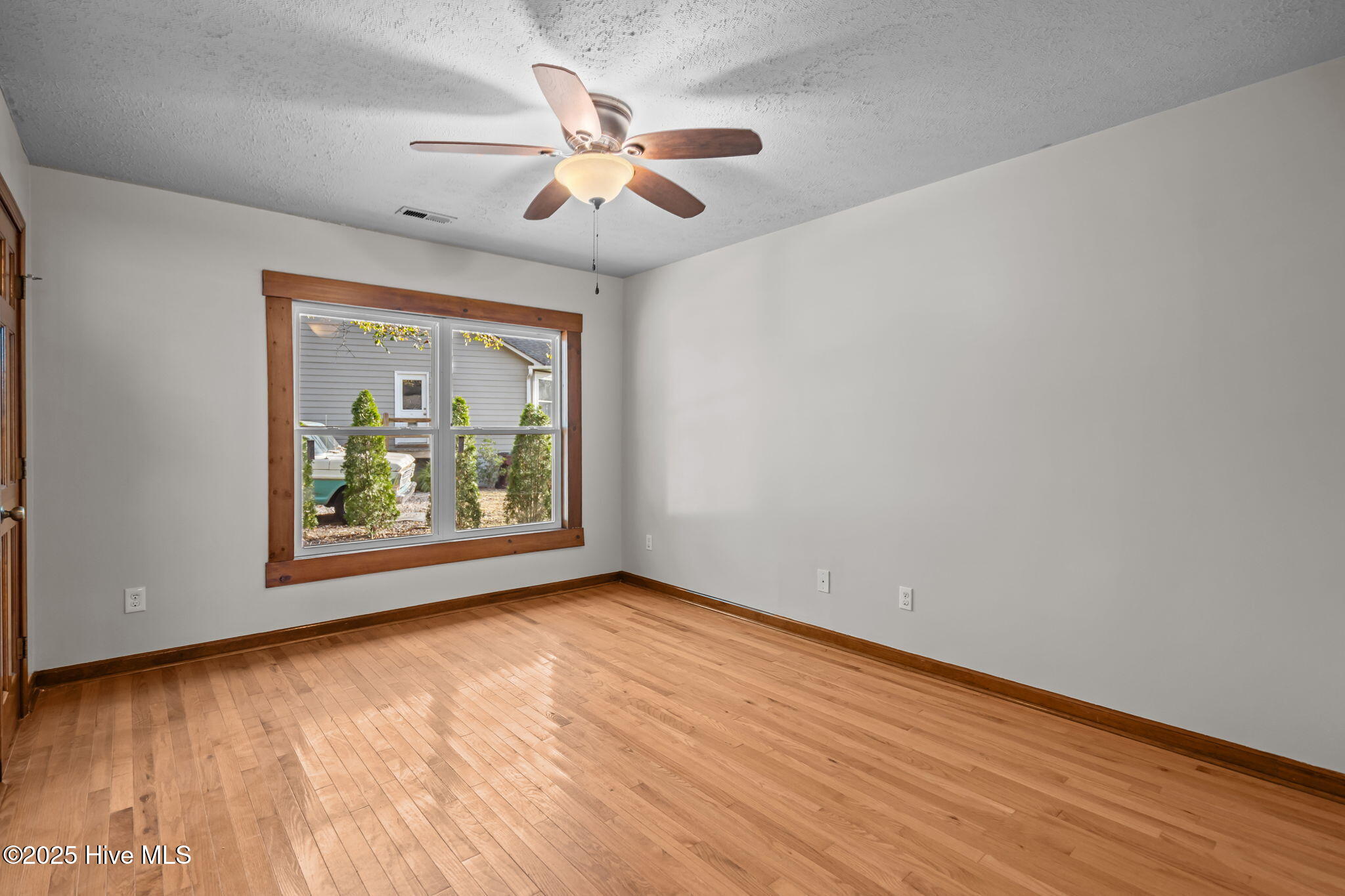 100536455 | Photo 31