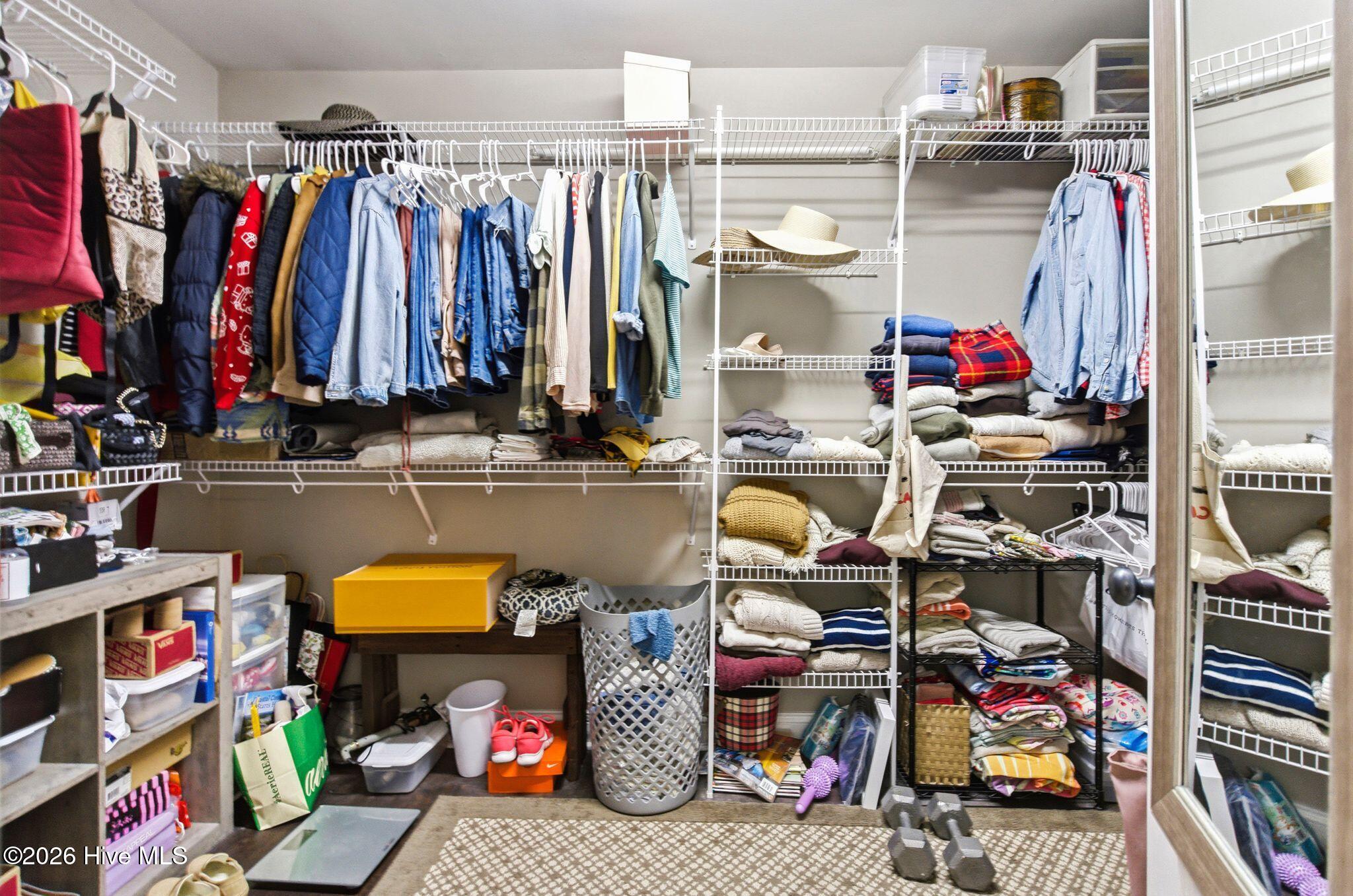 100568404 | Photo 37