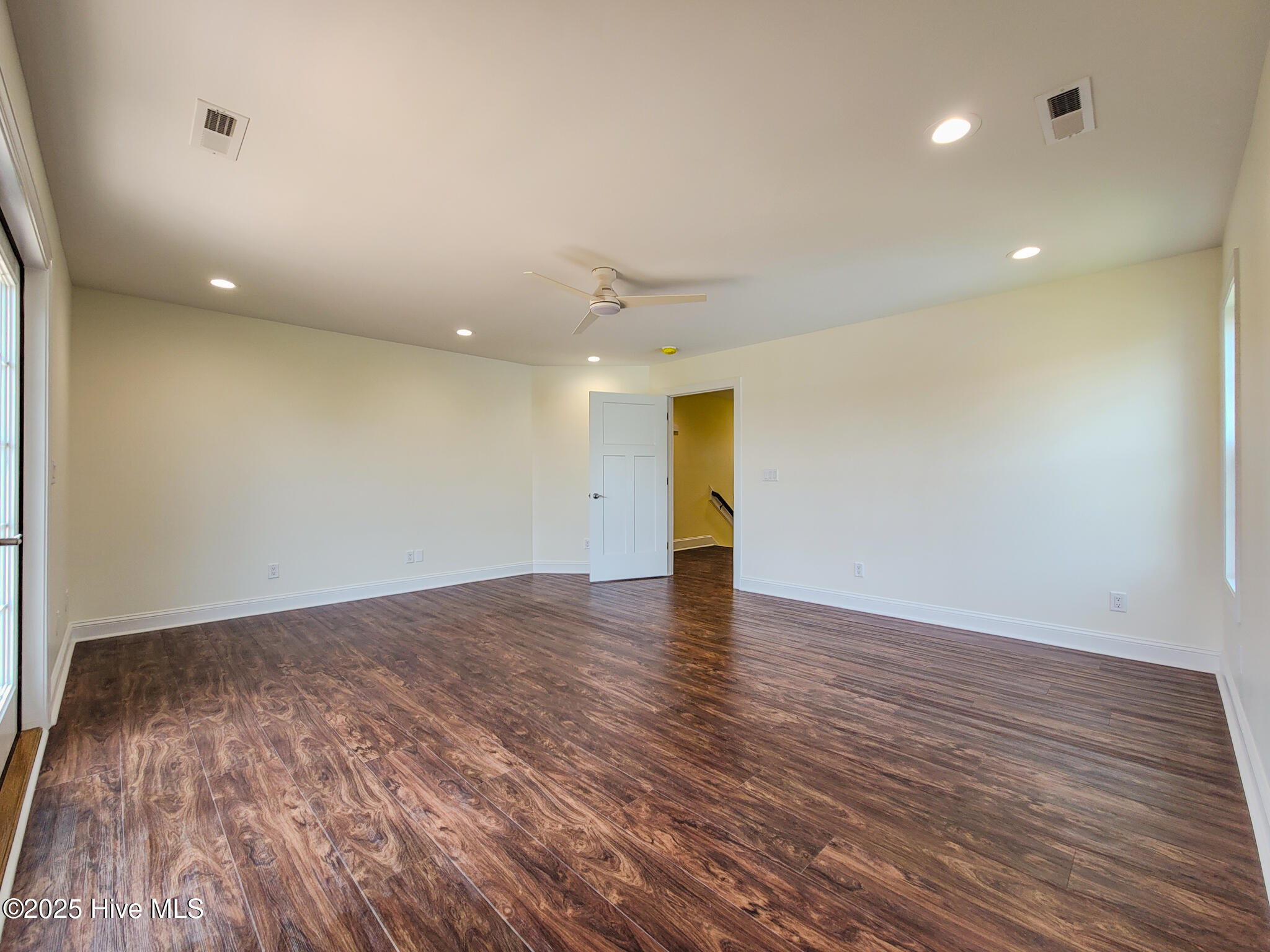 100511254 | Photo 49