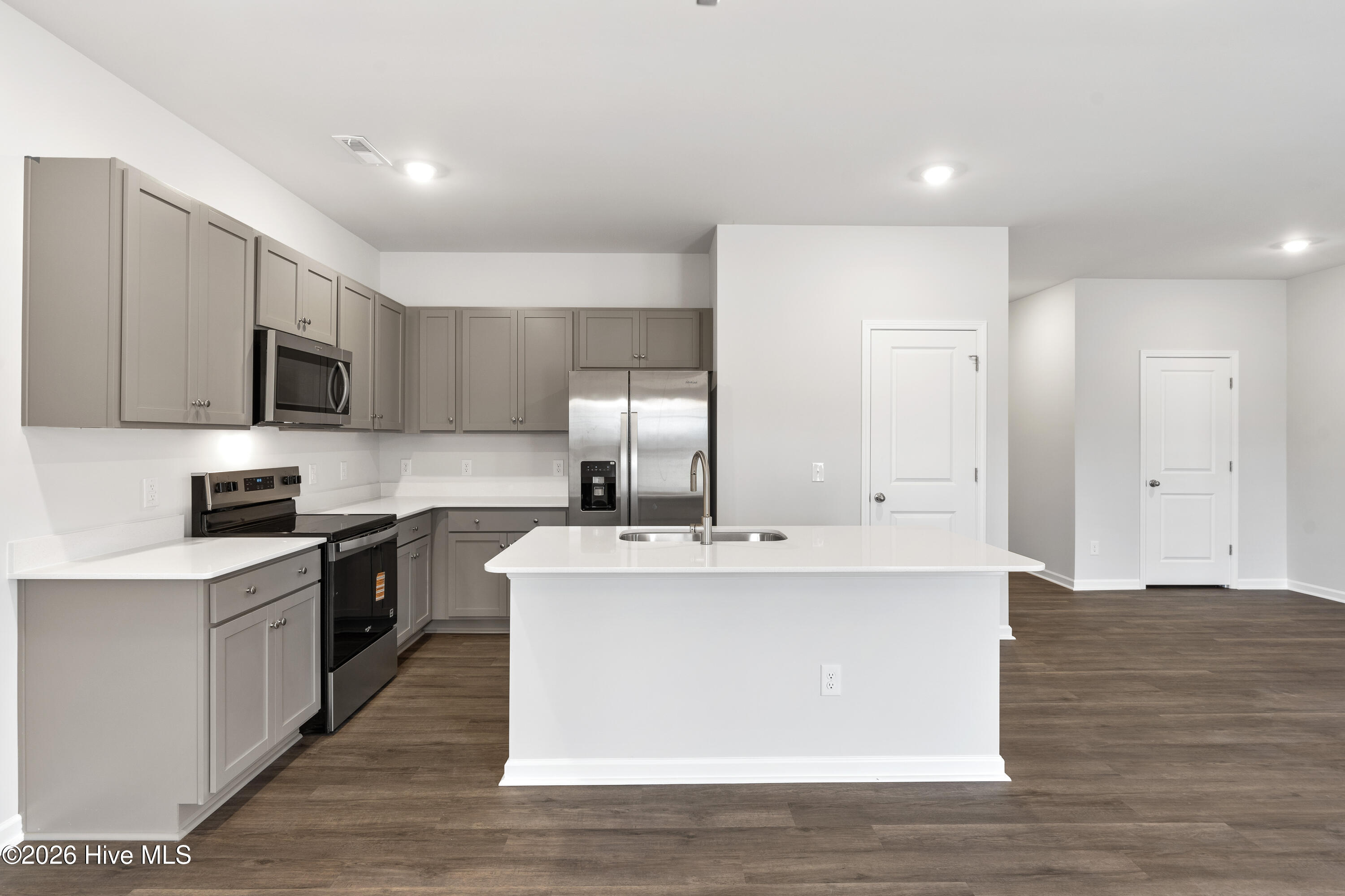 100565512 | Photo 13