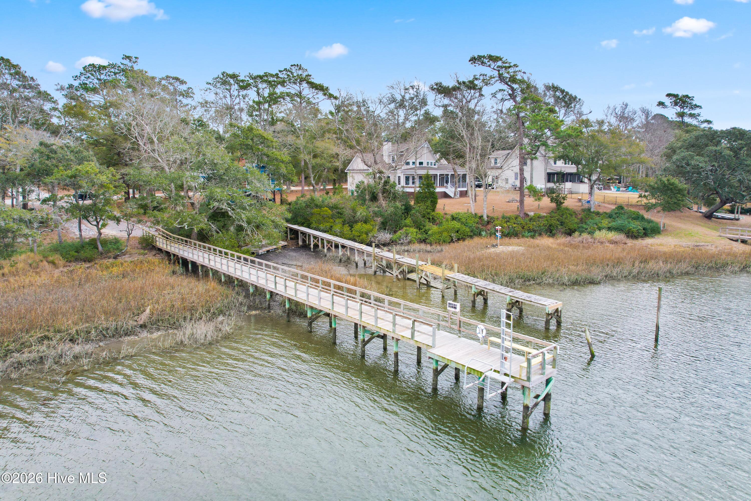 100548749 | Photo 34