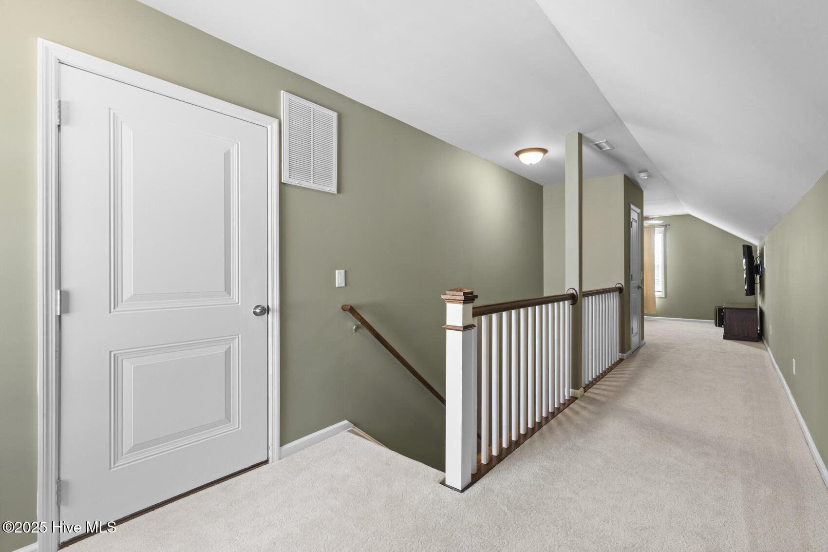 100501519 | Photo 44