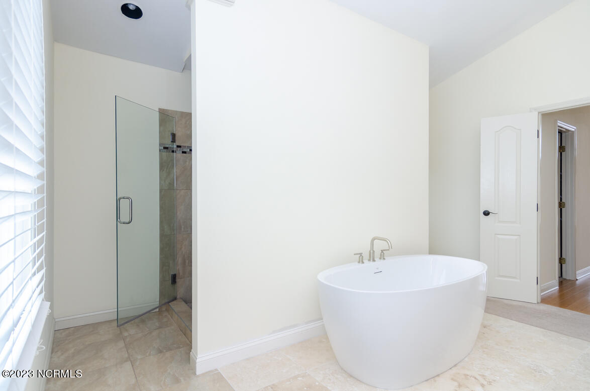 100568383 | Photo 26