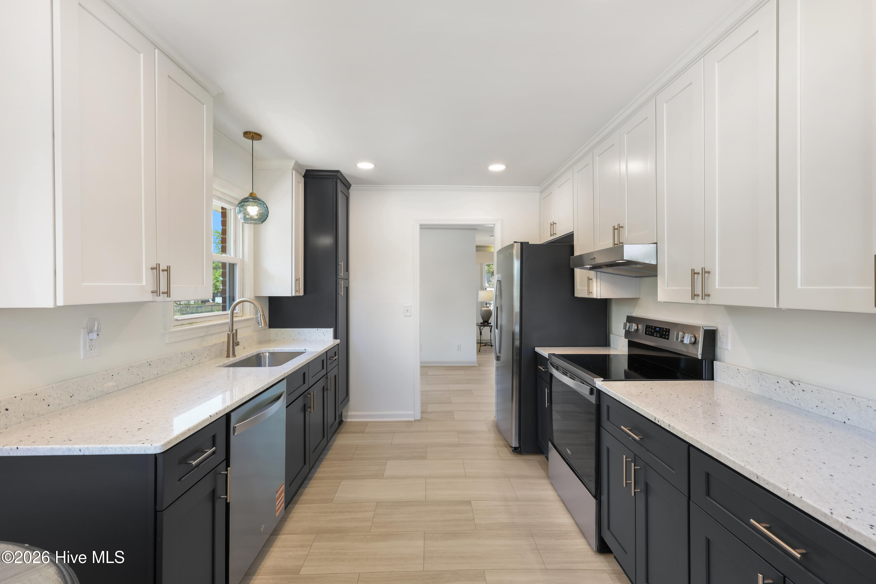 100567832 | Photo 17