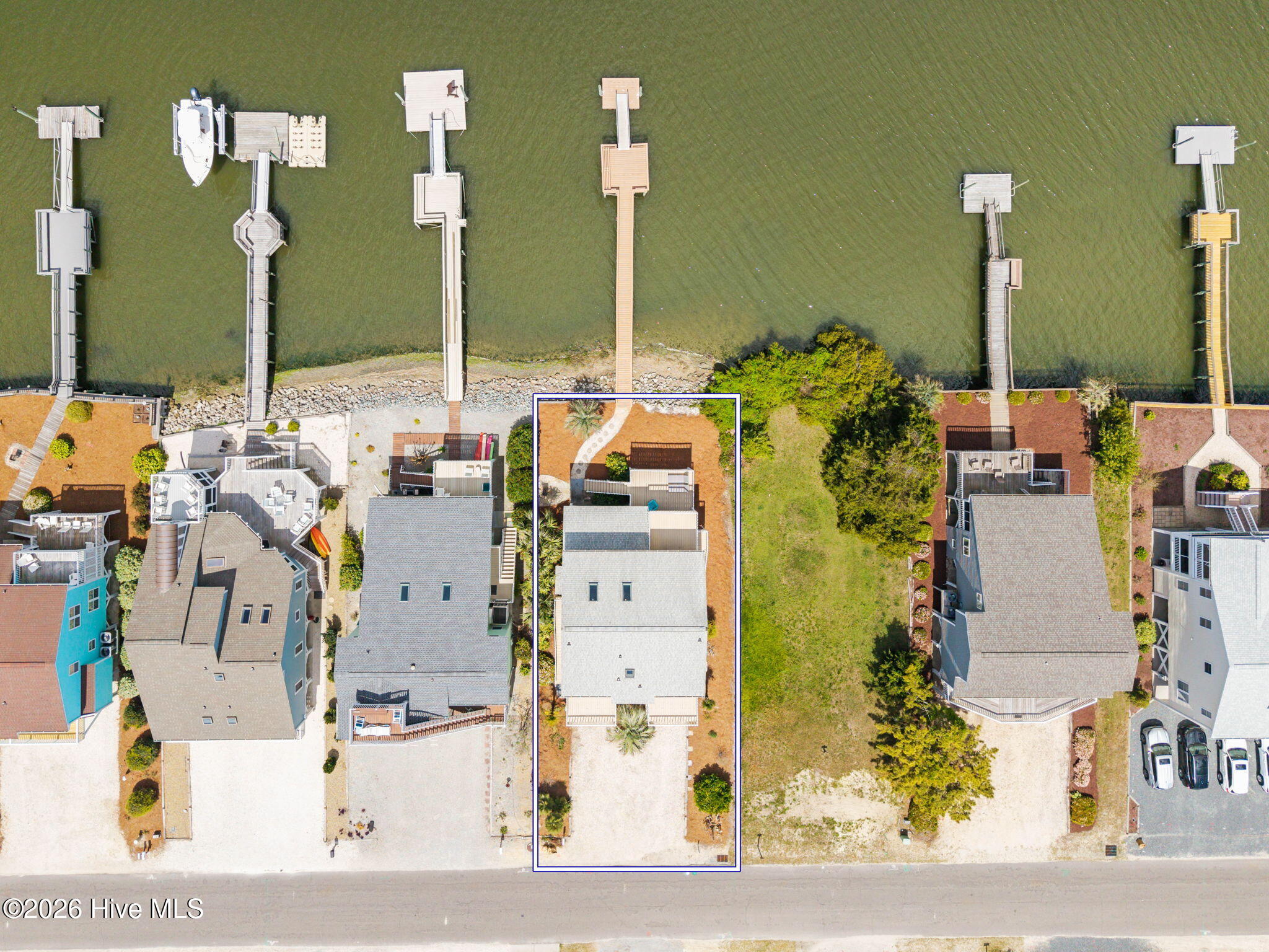 100566537 | Photo 50