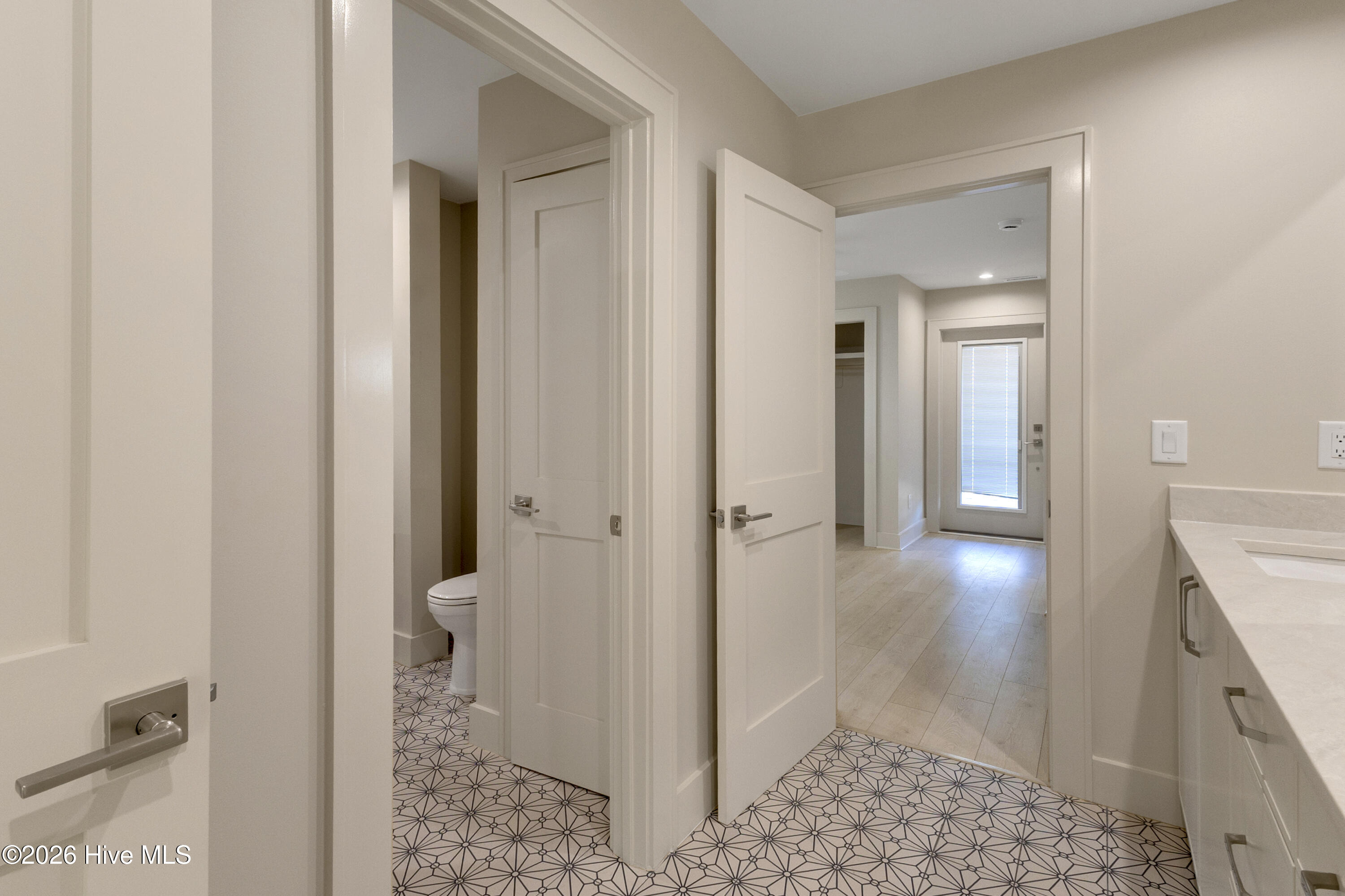 100551953 | Photo 83