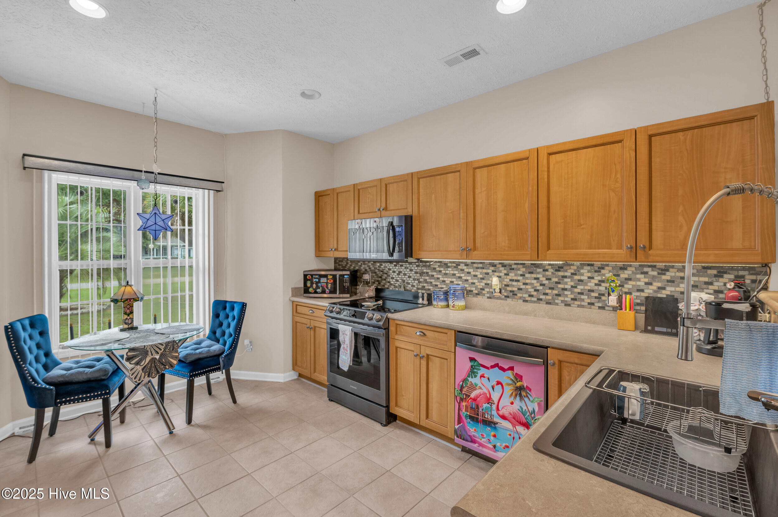 100527690 | Photo 15