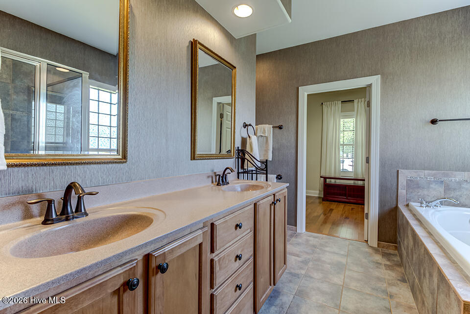 100569553 | Photo 16