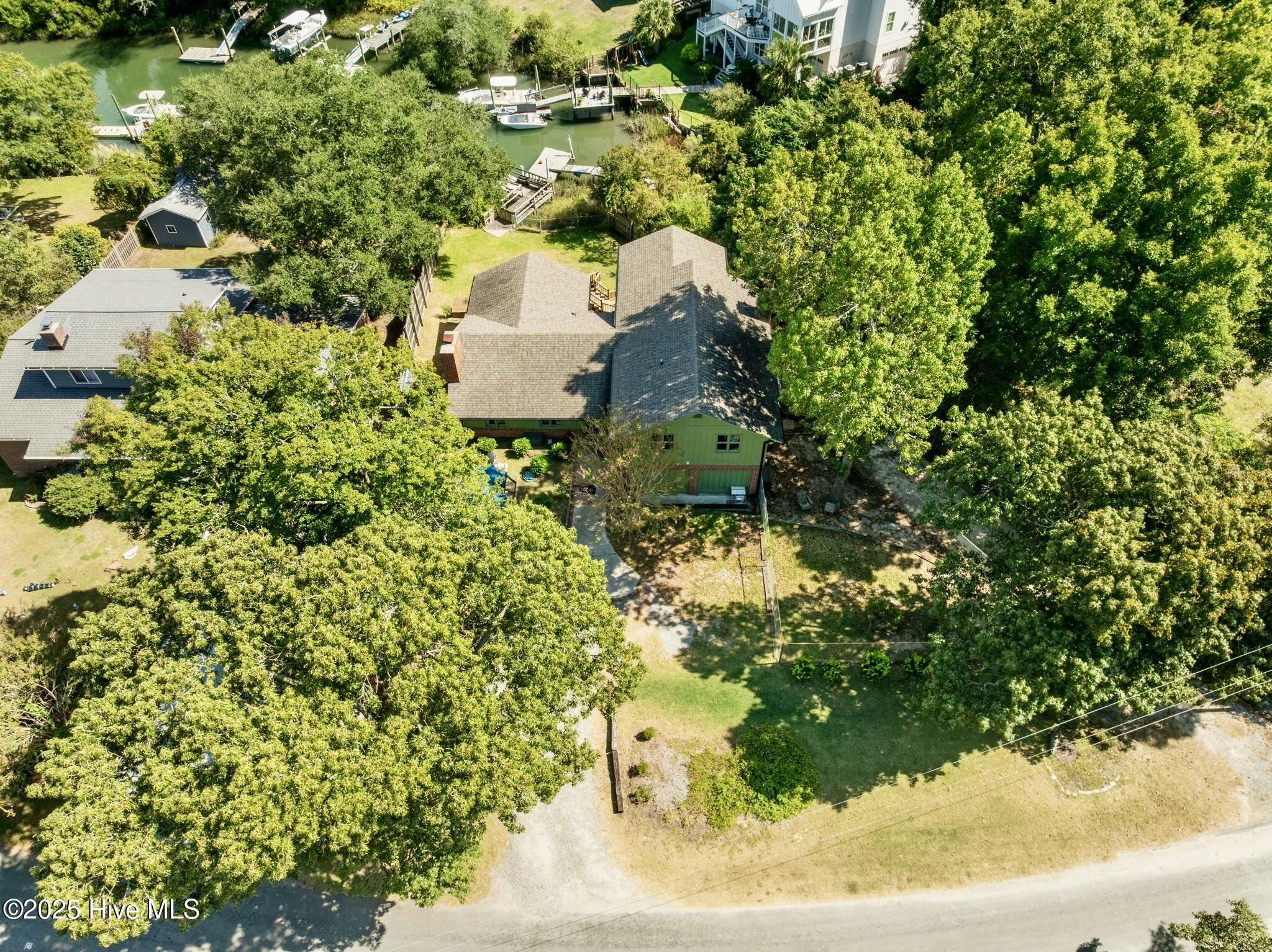 100532839 | Photo 33