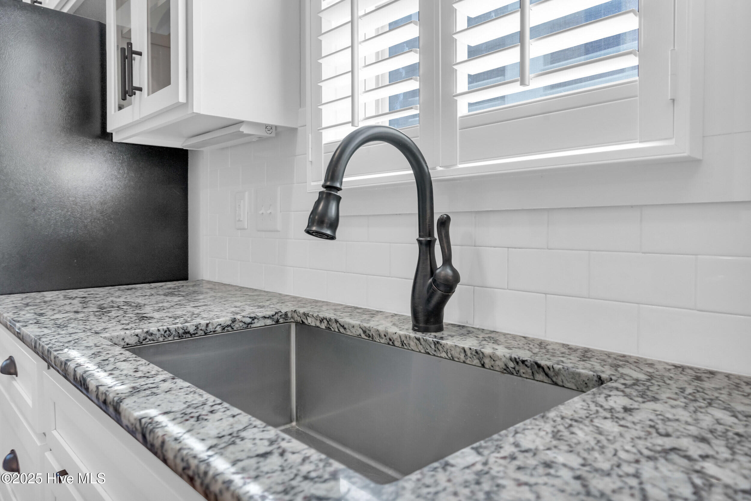 100540698 | Photo 22