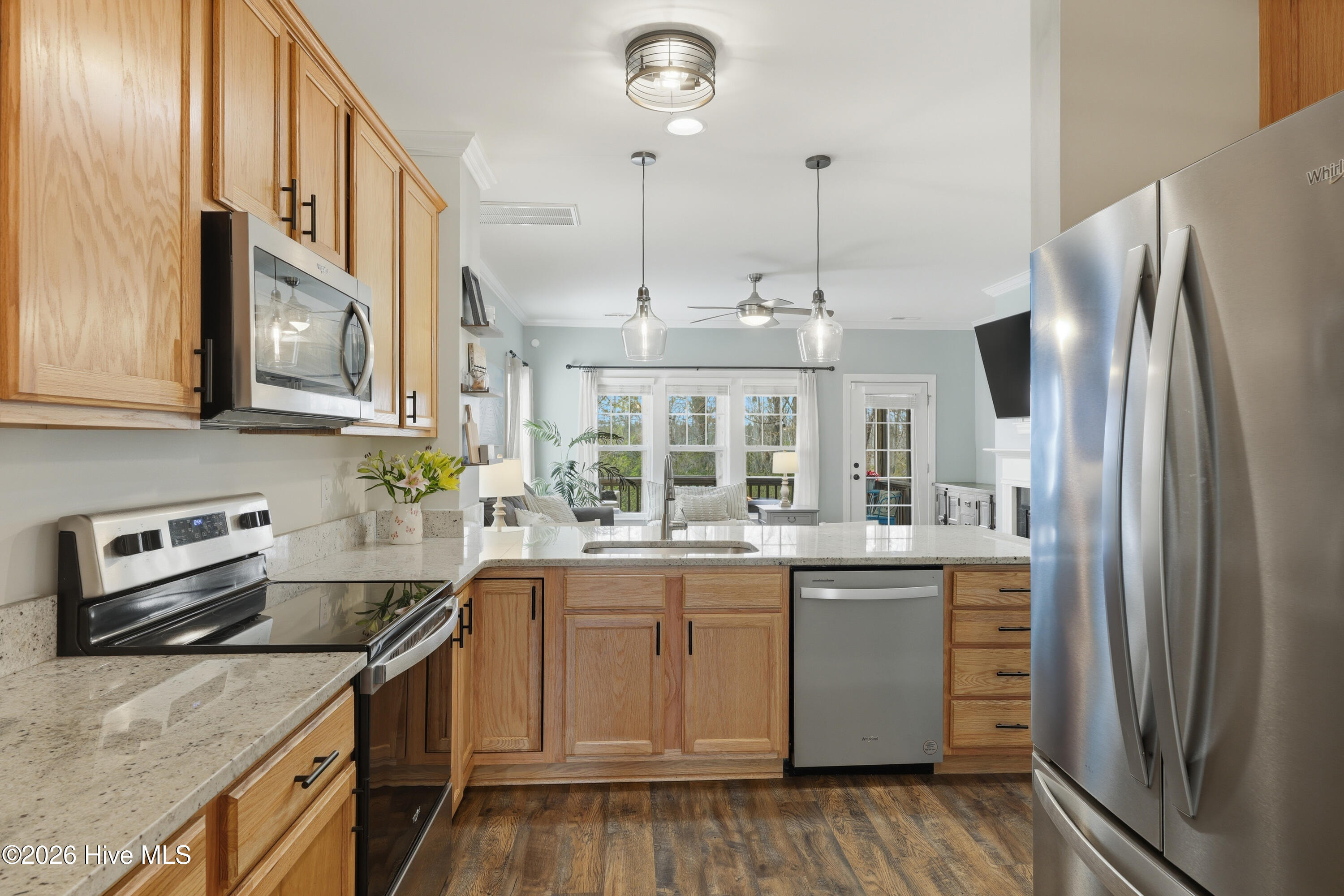 100563729 | Photo 14