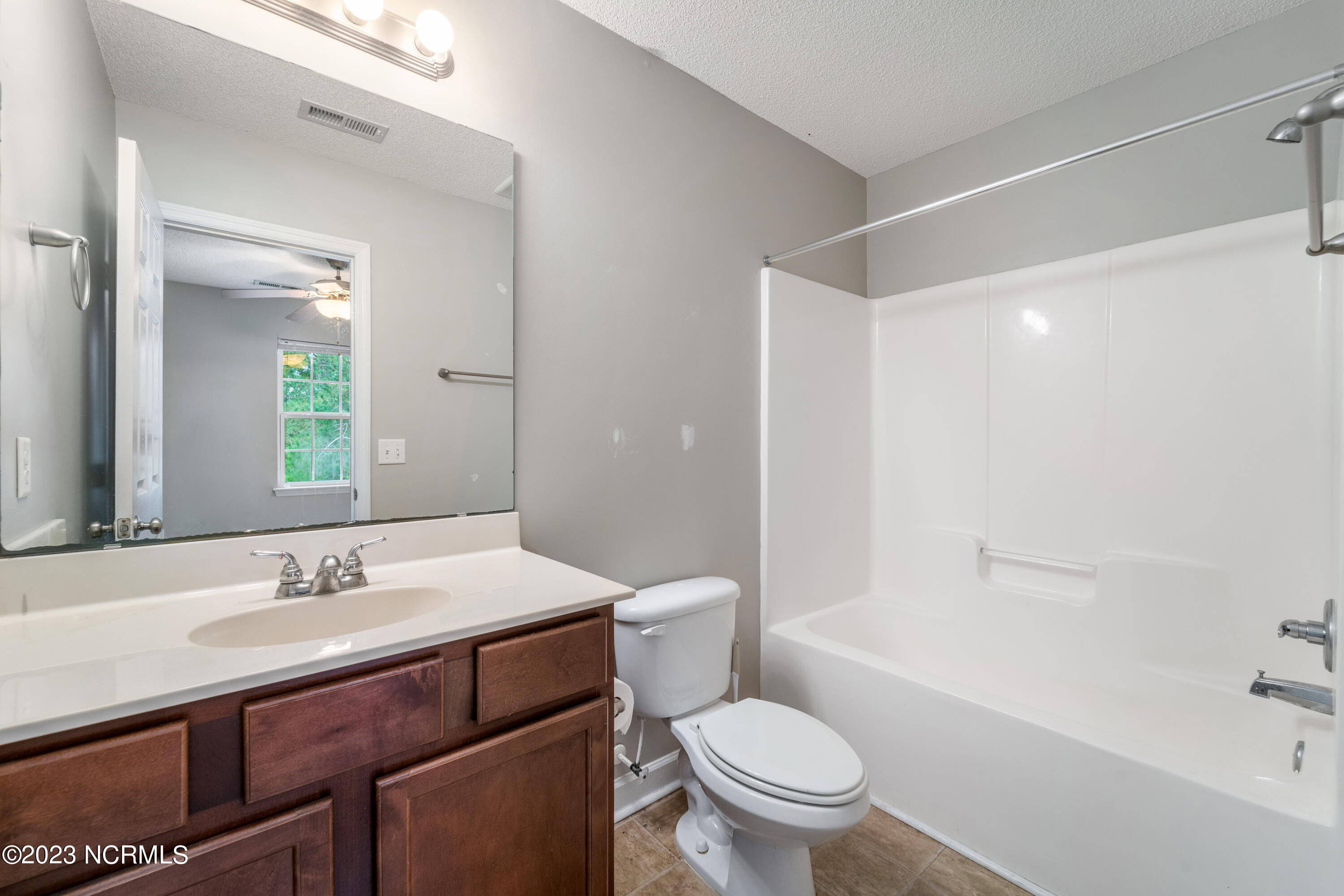 100558627 | Photo 11