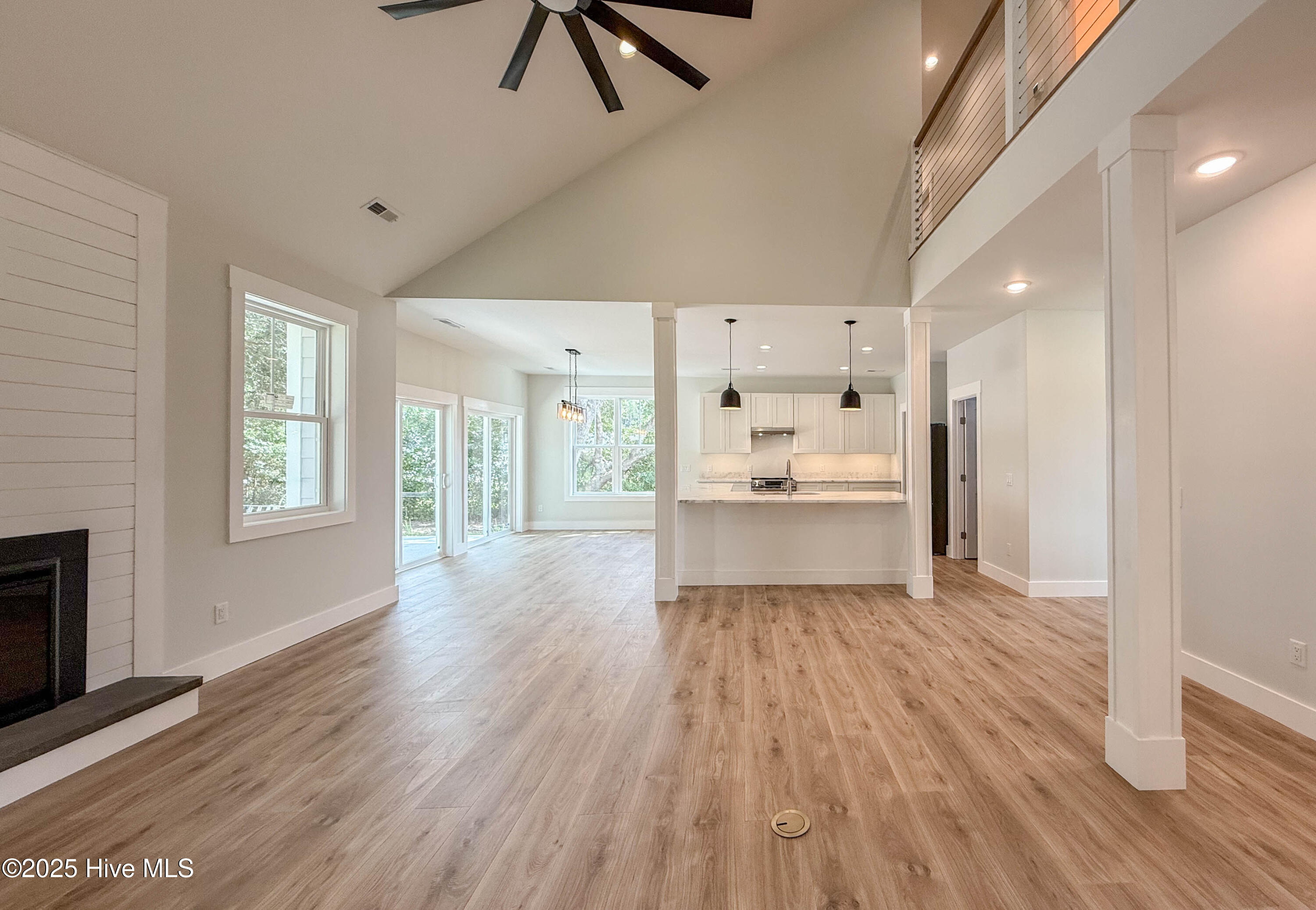 100559768 | Photo 15