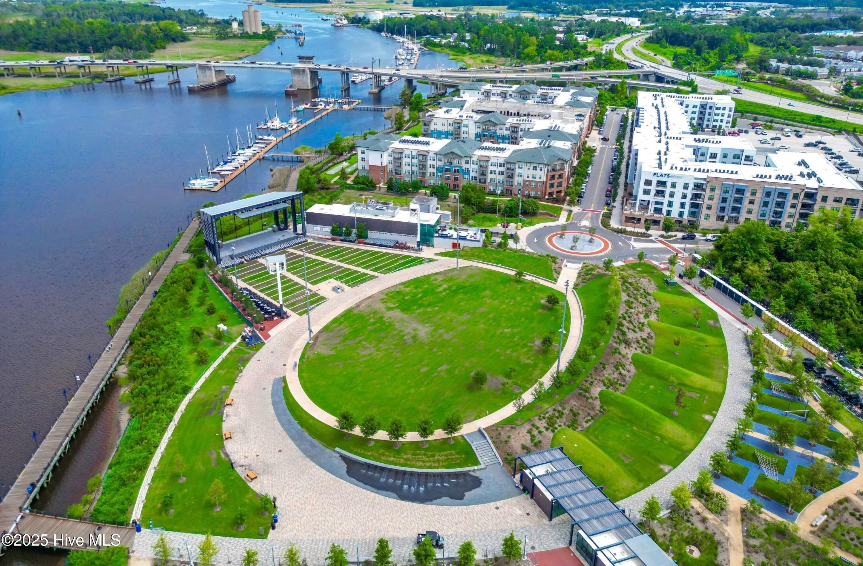 100548587 | Photo 35