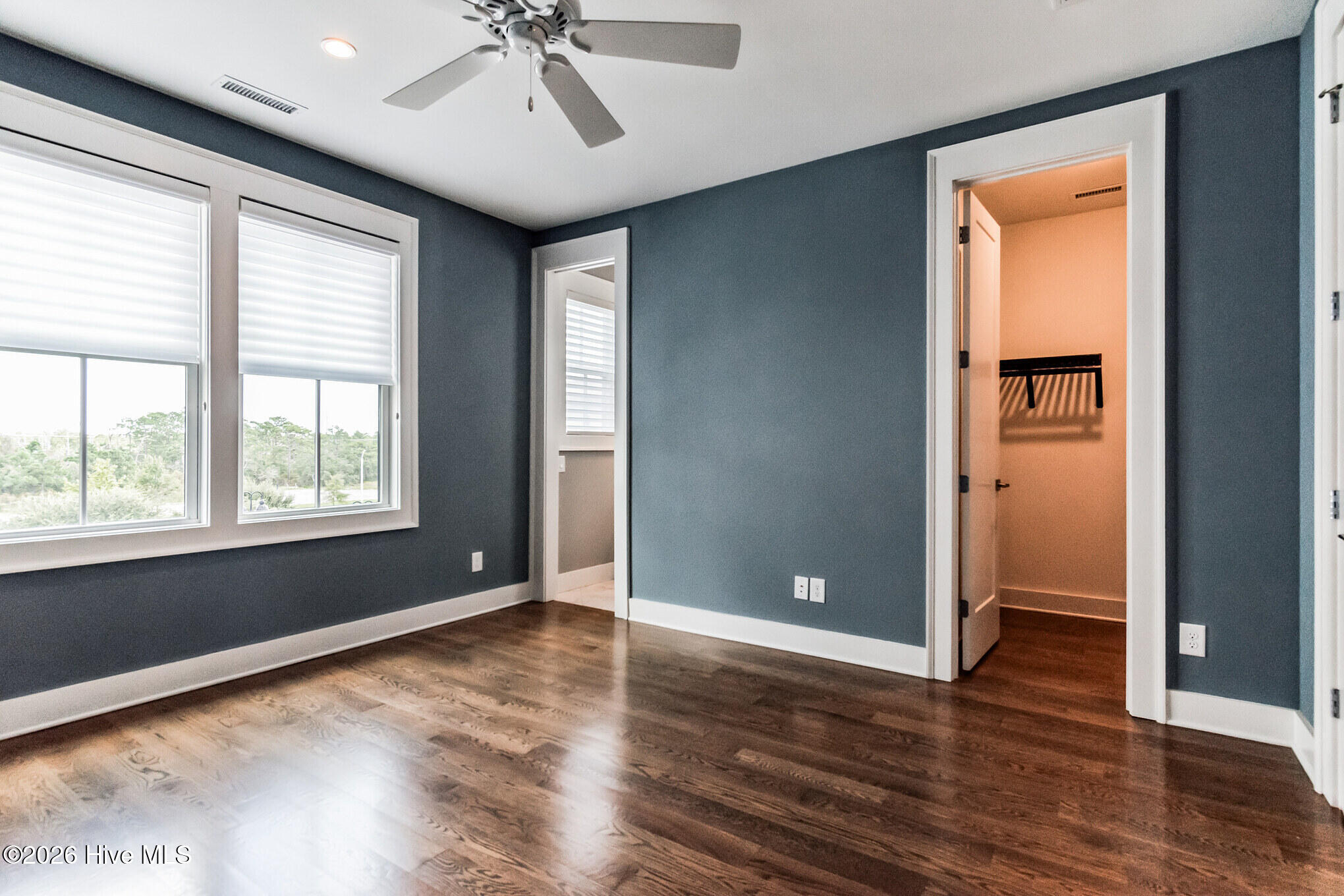 100567554 | Photo 24