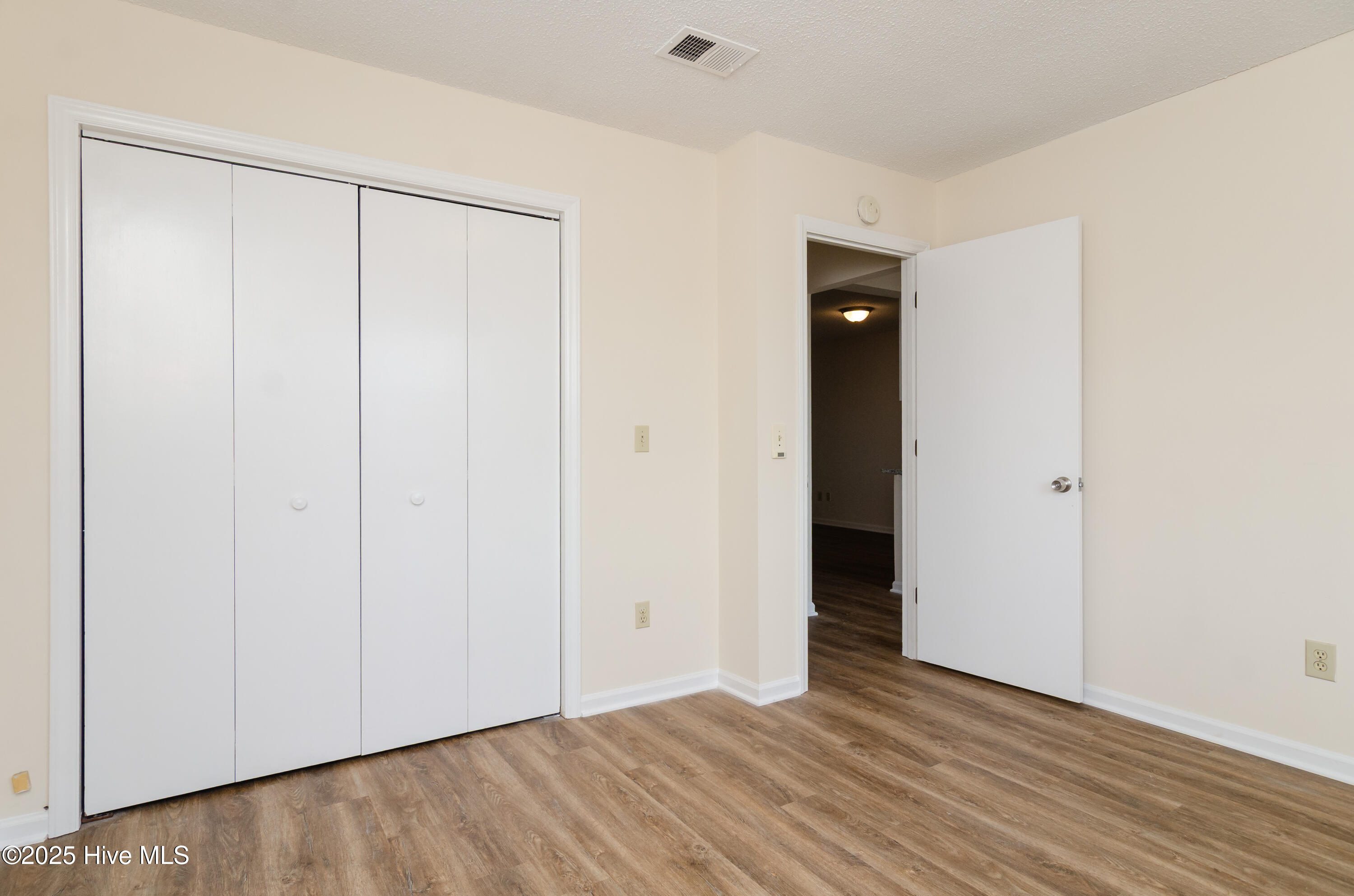 100486106 | Photo 14