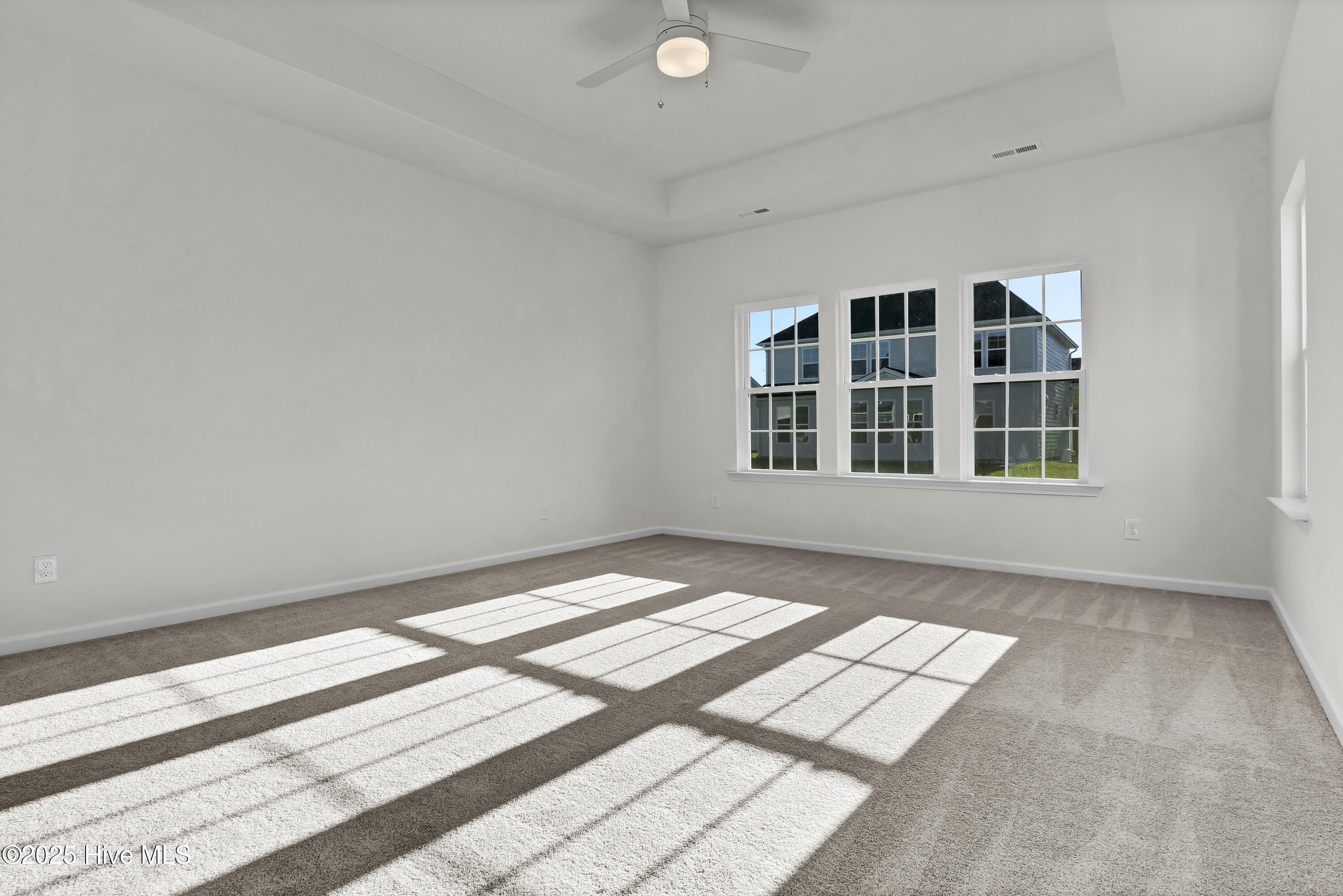 100518803 | Photo 12